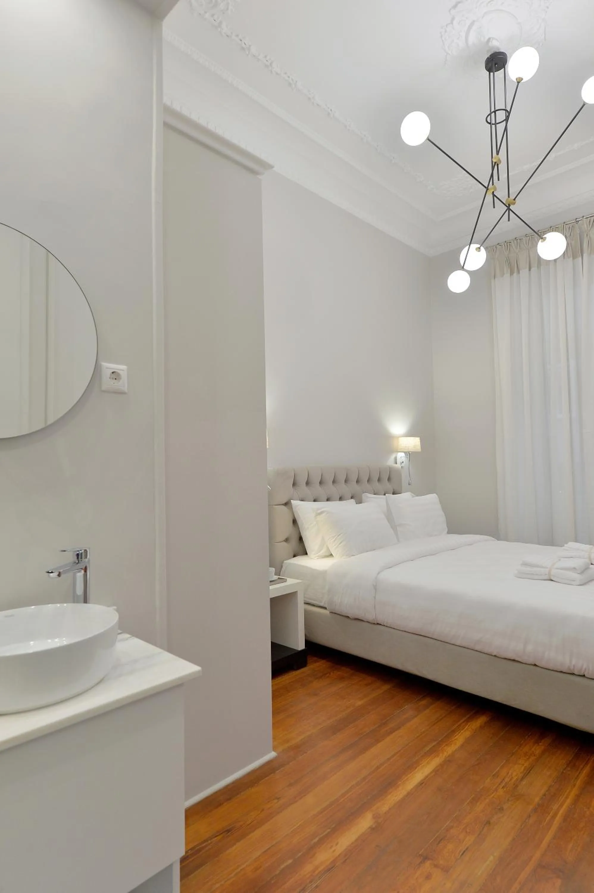 Bed in 1900 ATHENIAN HOUSE