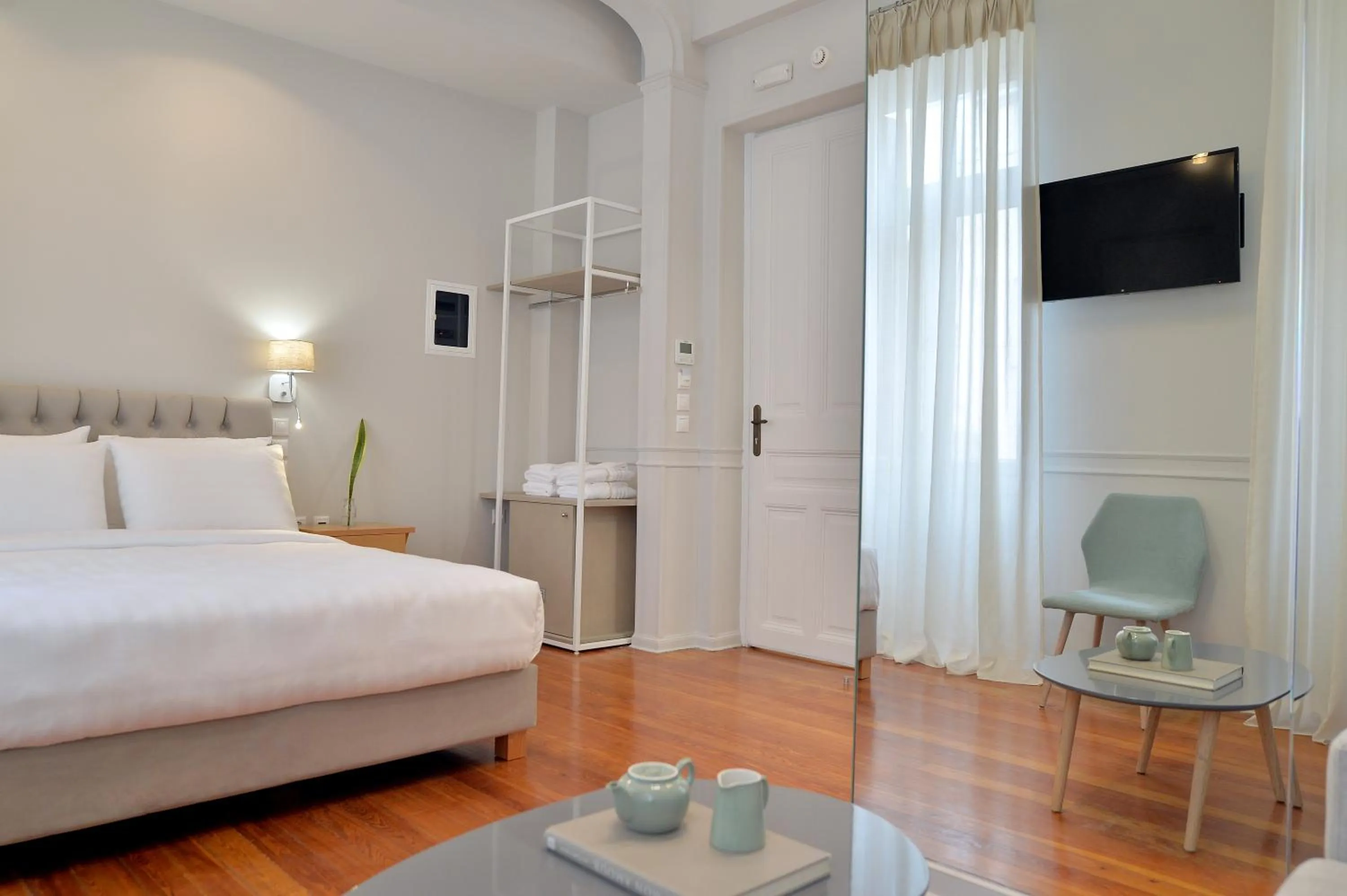 Bed in 1900 ATHENIAN HOUSE