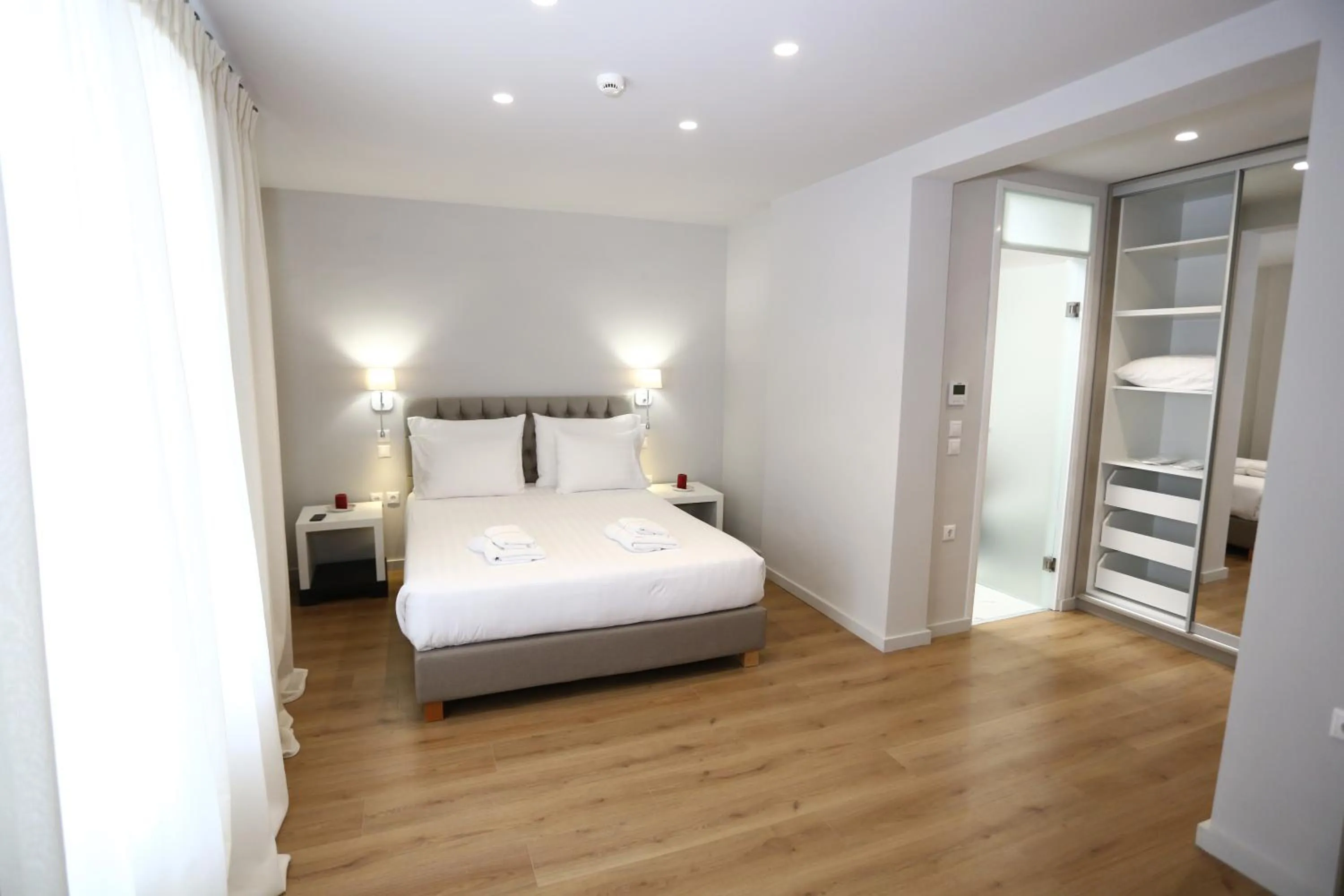 Bed in 1900 ATHENIAN HOUSE