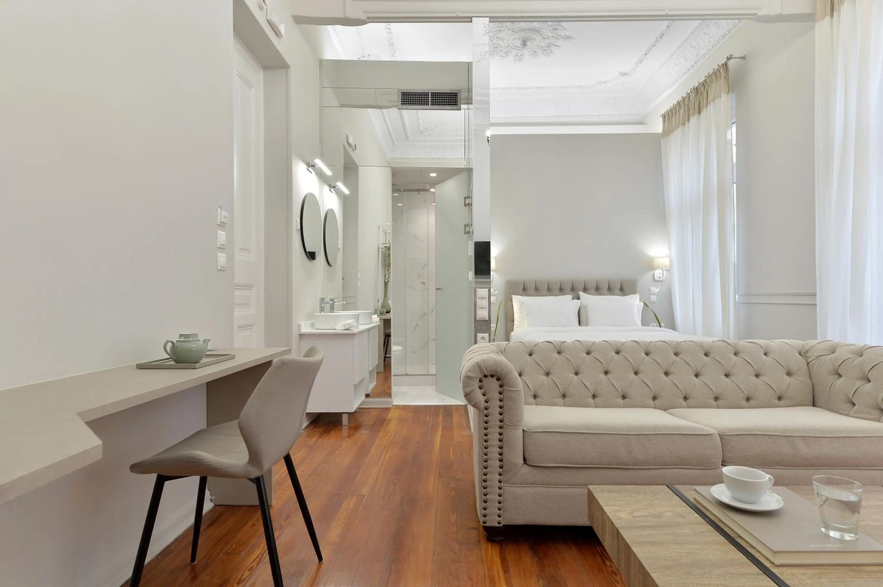 Bed in 1900 ATHENIAN HOUSE