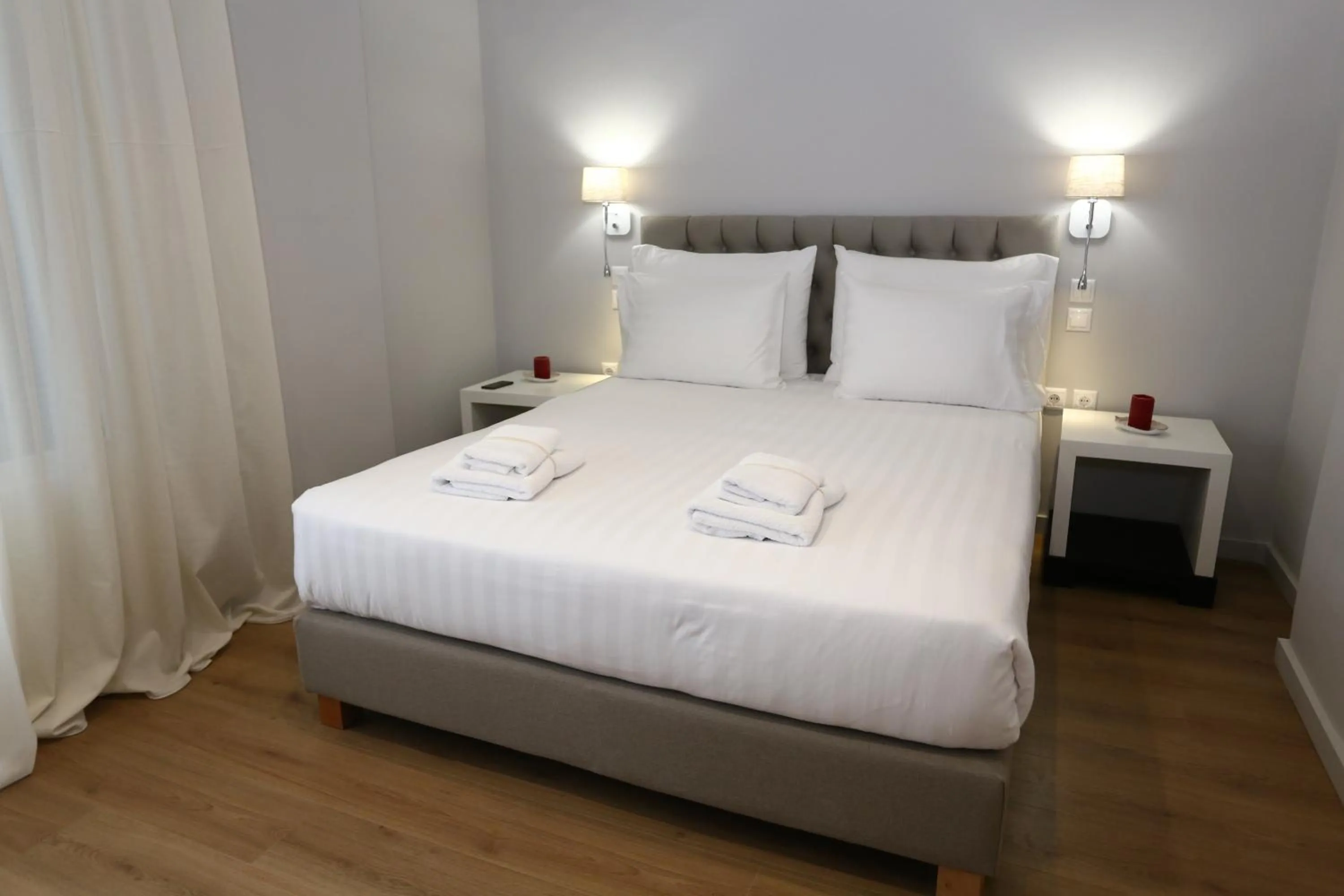 Bed in 1900 ATHENIAN HOUSE