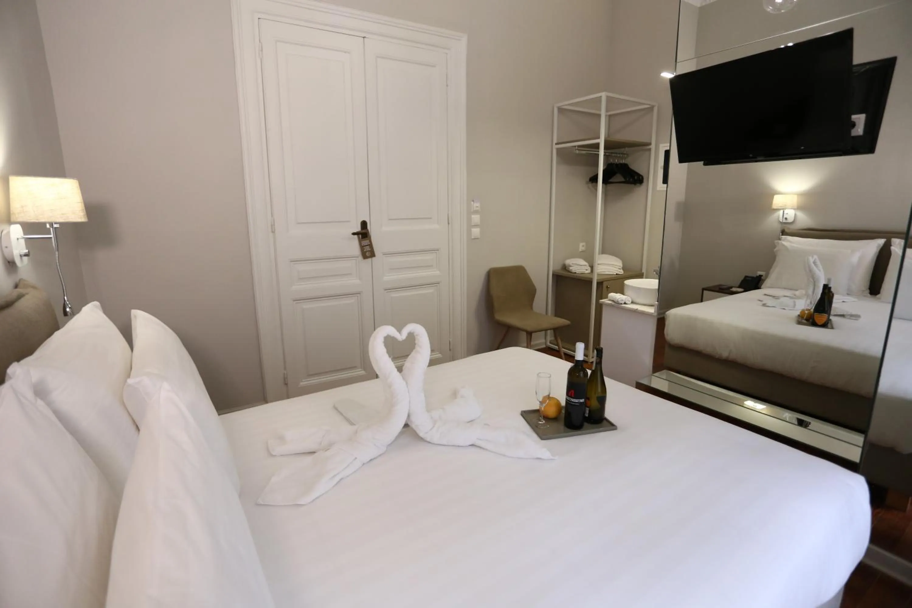 Bed in 1900 ATHENIAN HOUSE