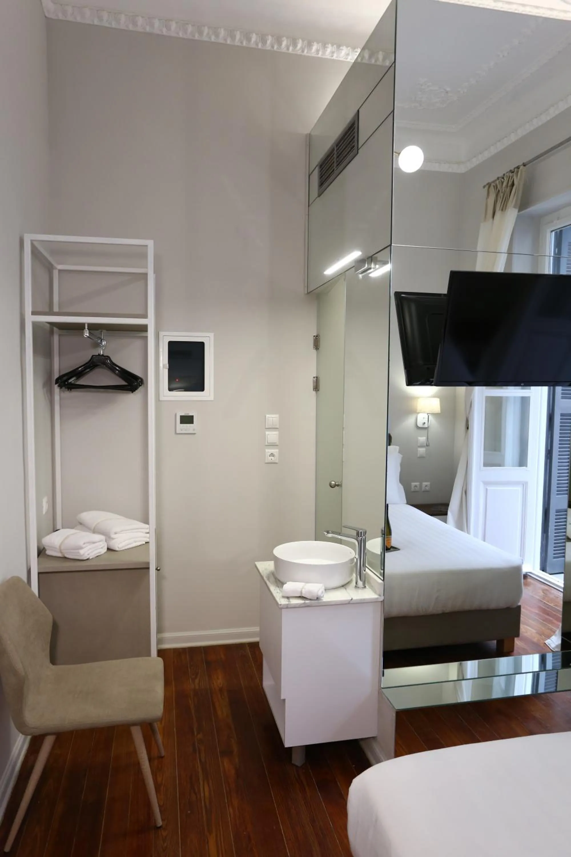 Bed in 1900 ATHENIAN HOUSE