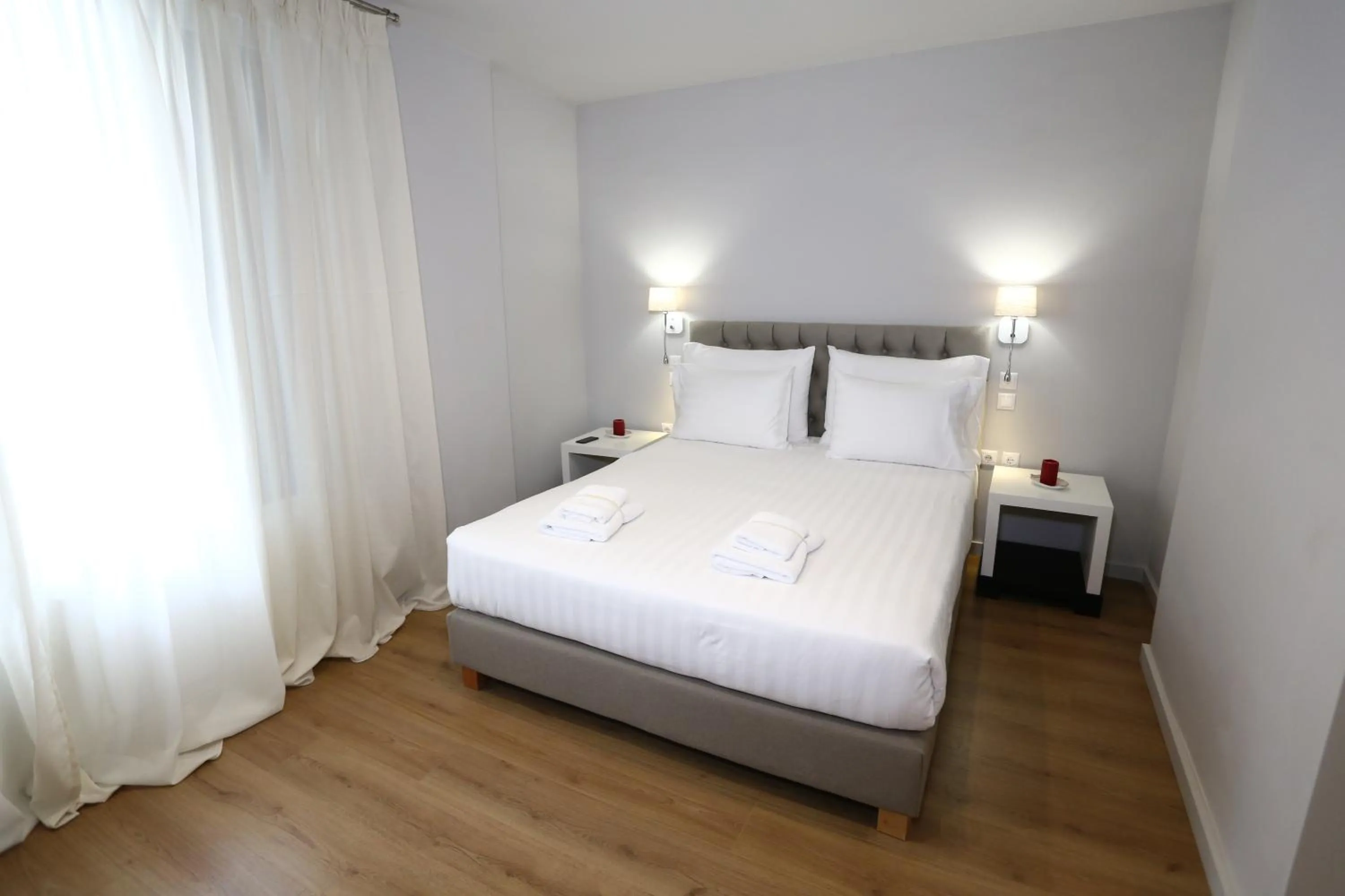 Bed in 1900 ATHENIAN HOUSE