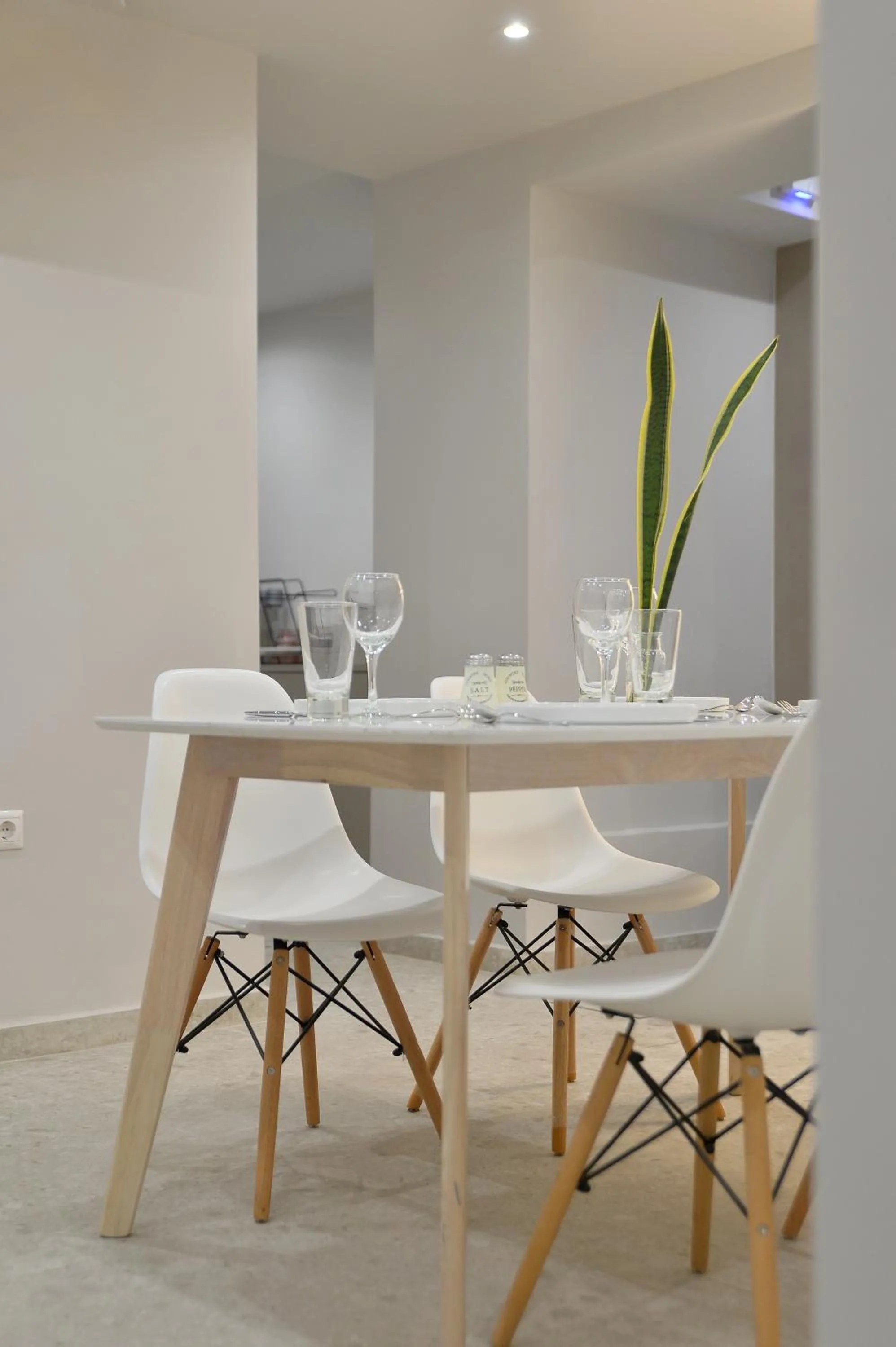 Restaurant/places to eat in 1900 ATHENIAN HOUSE