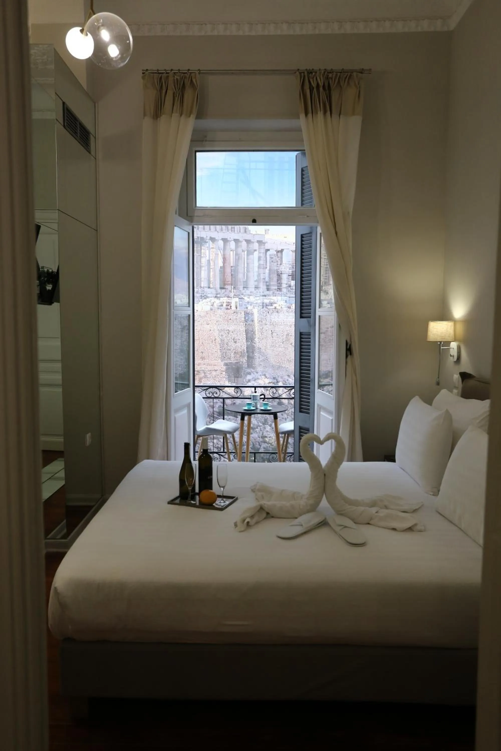 Bed in 1900 ATHENIAN HOUSE