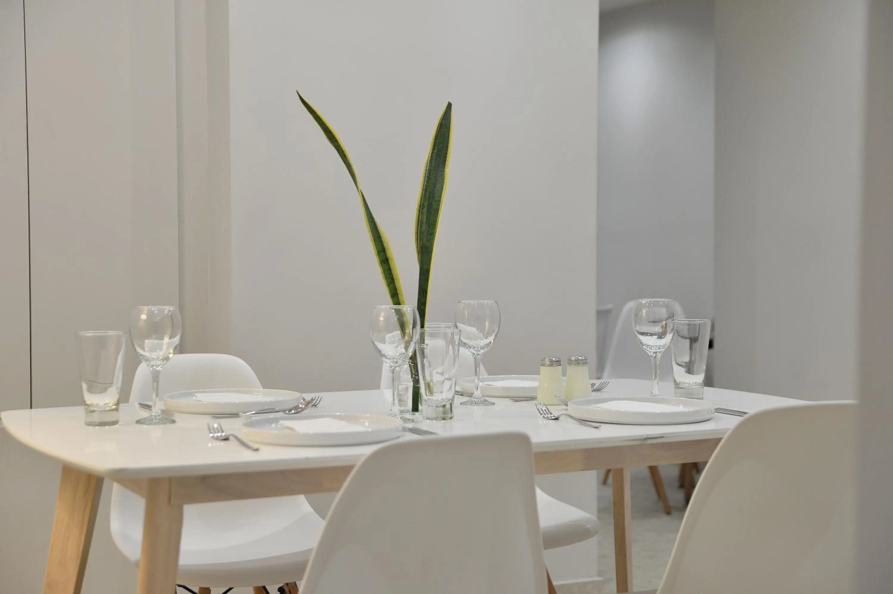 Restaurant/places to eat in 1900 ATHENIAN HOUSE