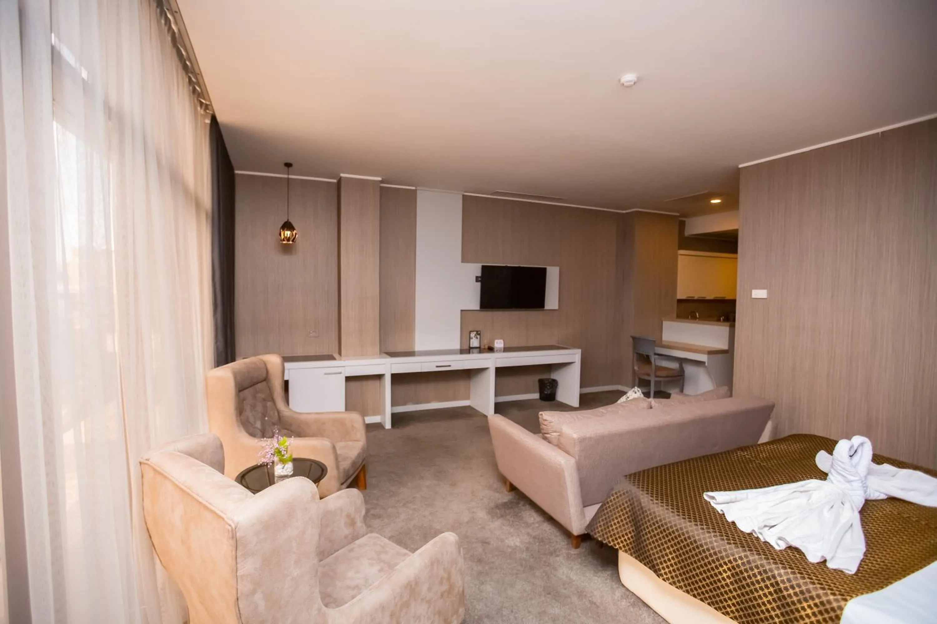 Communal lounge/ TV room, Bed in Premium Park Hotel
