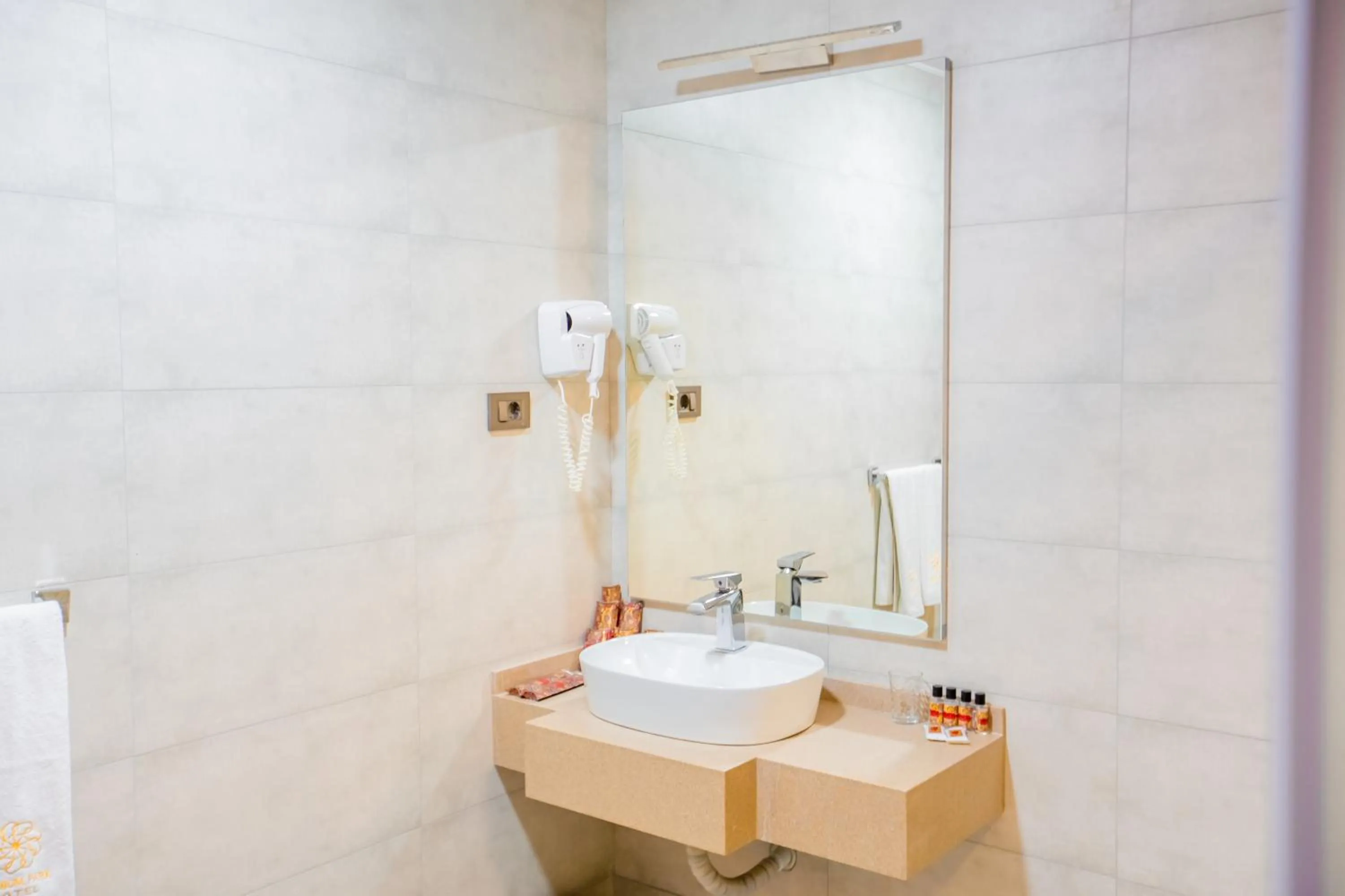 Shower in Premium Park Hotel