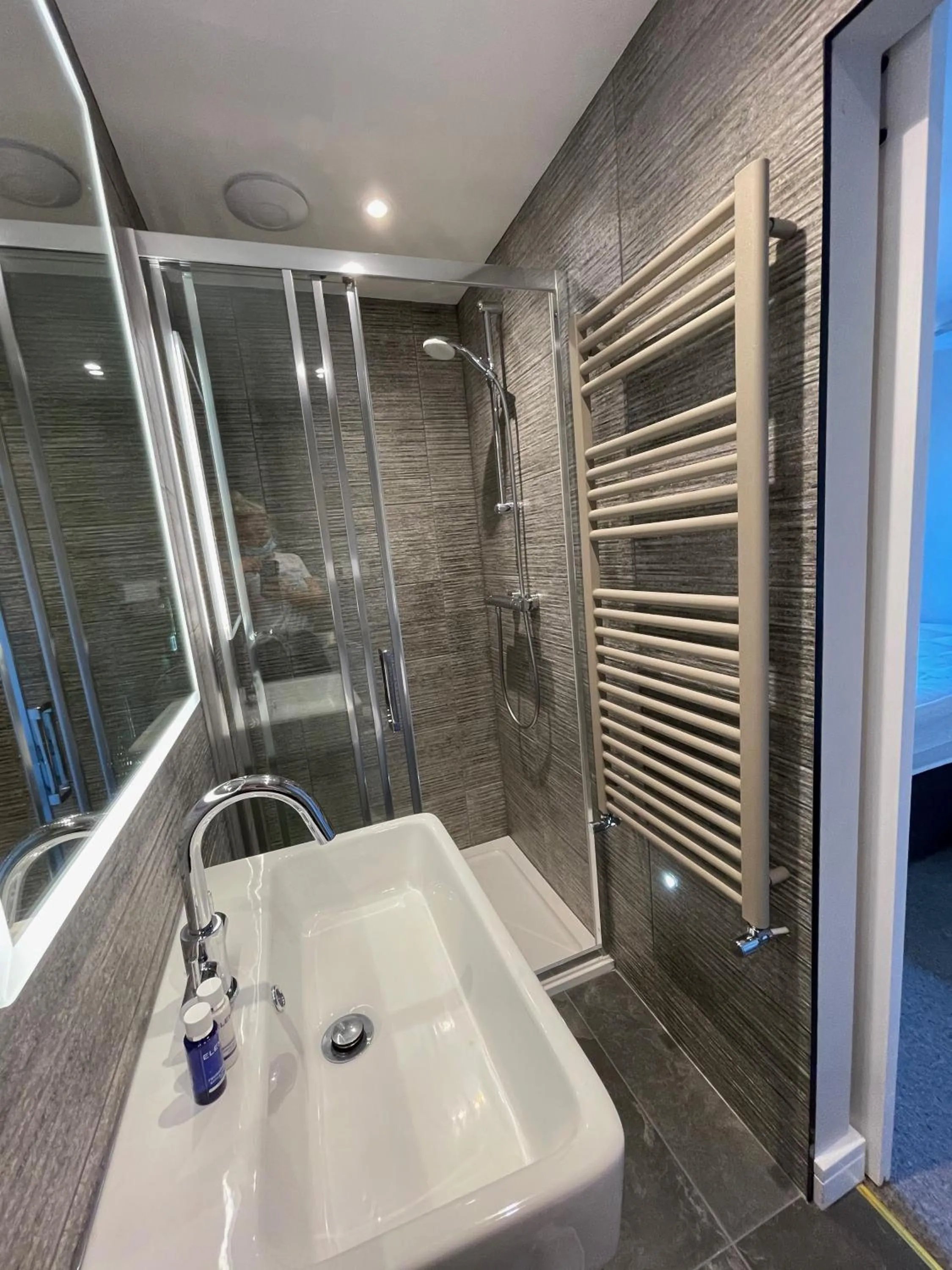 Shower in The Tavern at Hale