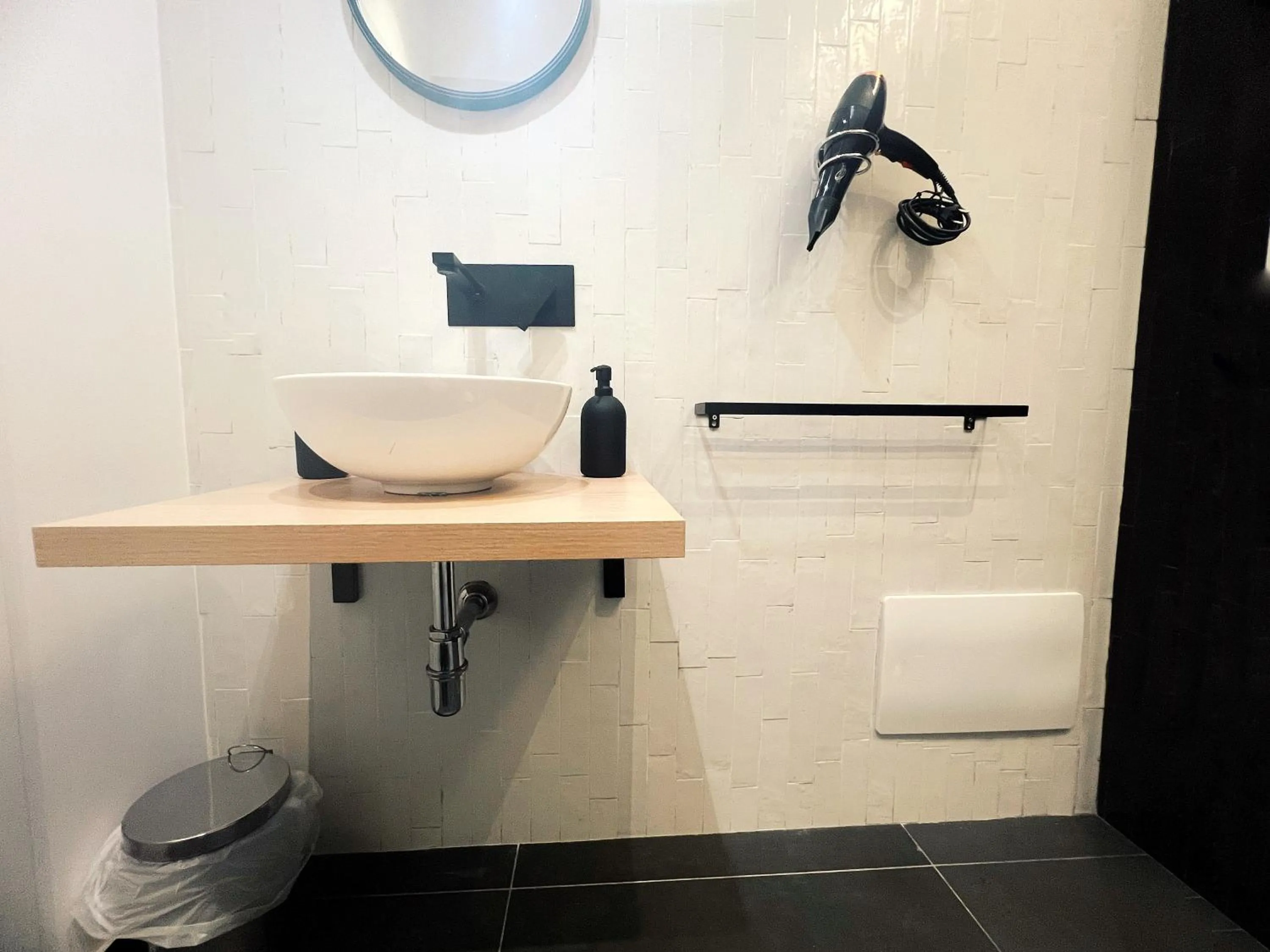 Bathroom in LH51 Rooms