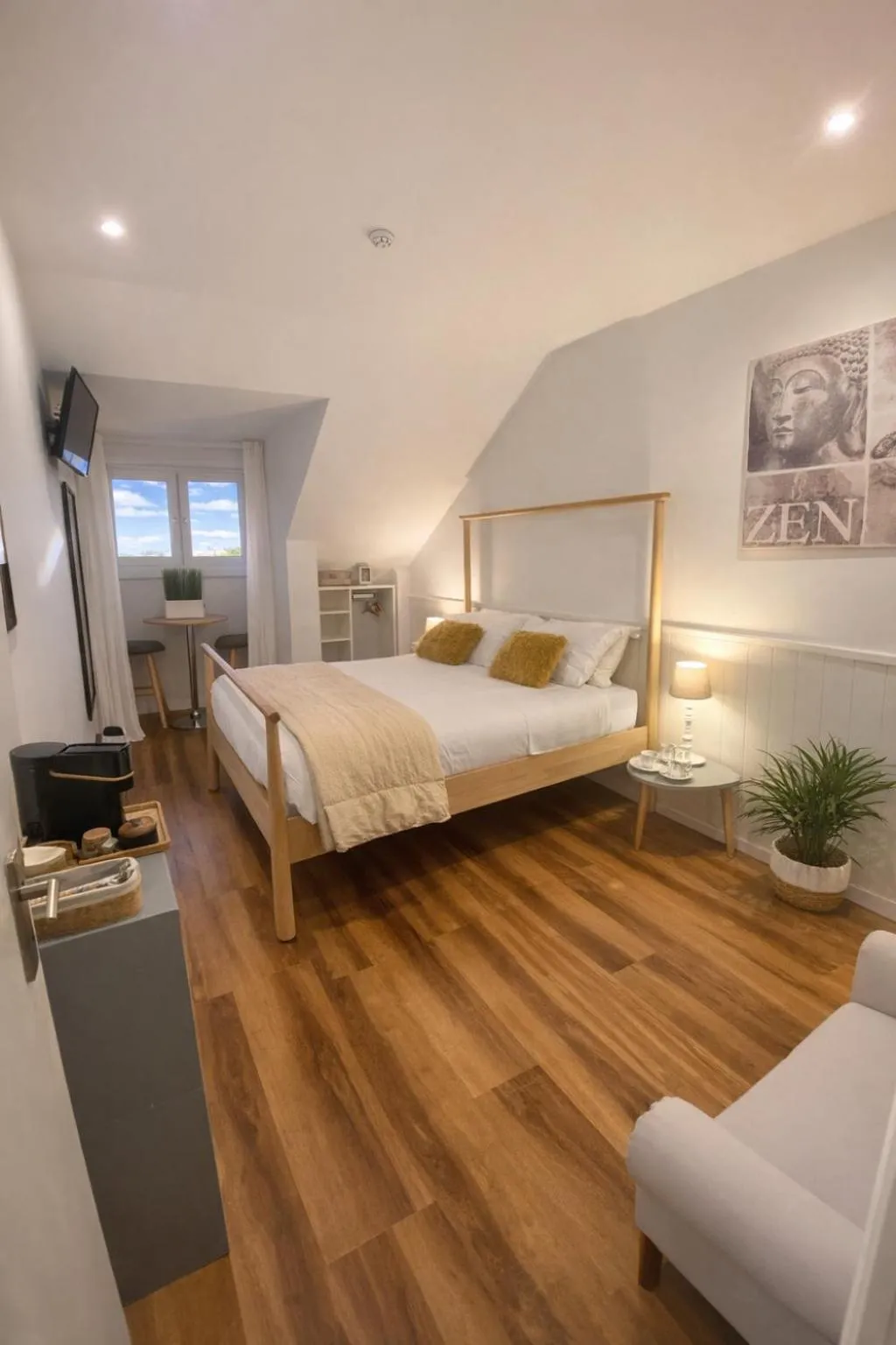 Double Room in Naval Guest House