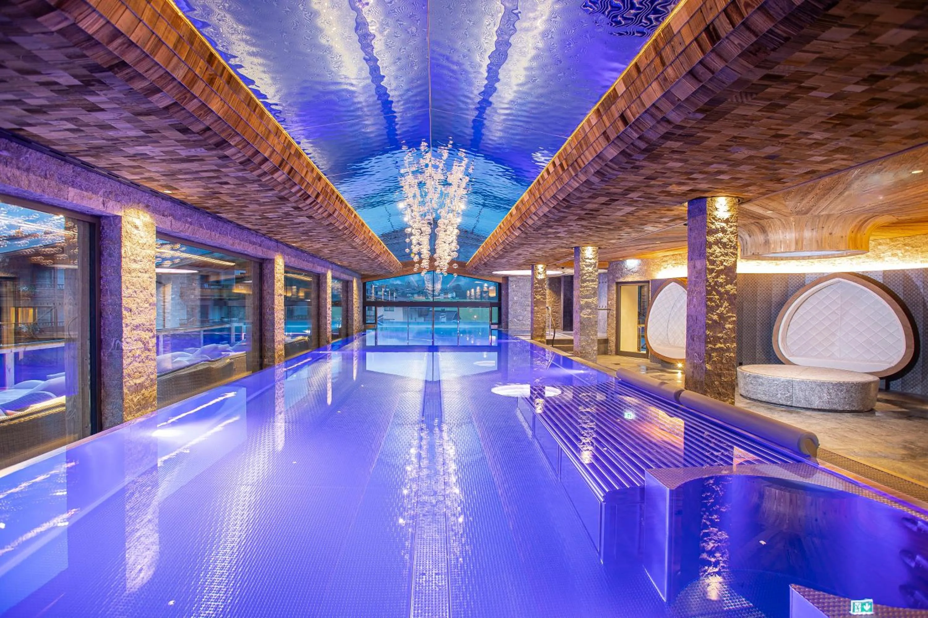 Swimming pool in Verwöhnhotel Kristall