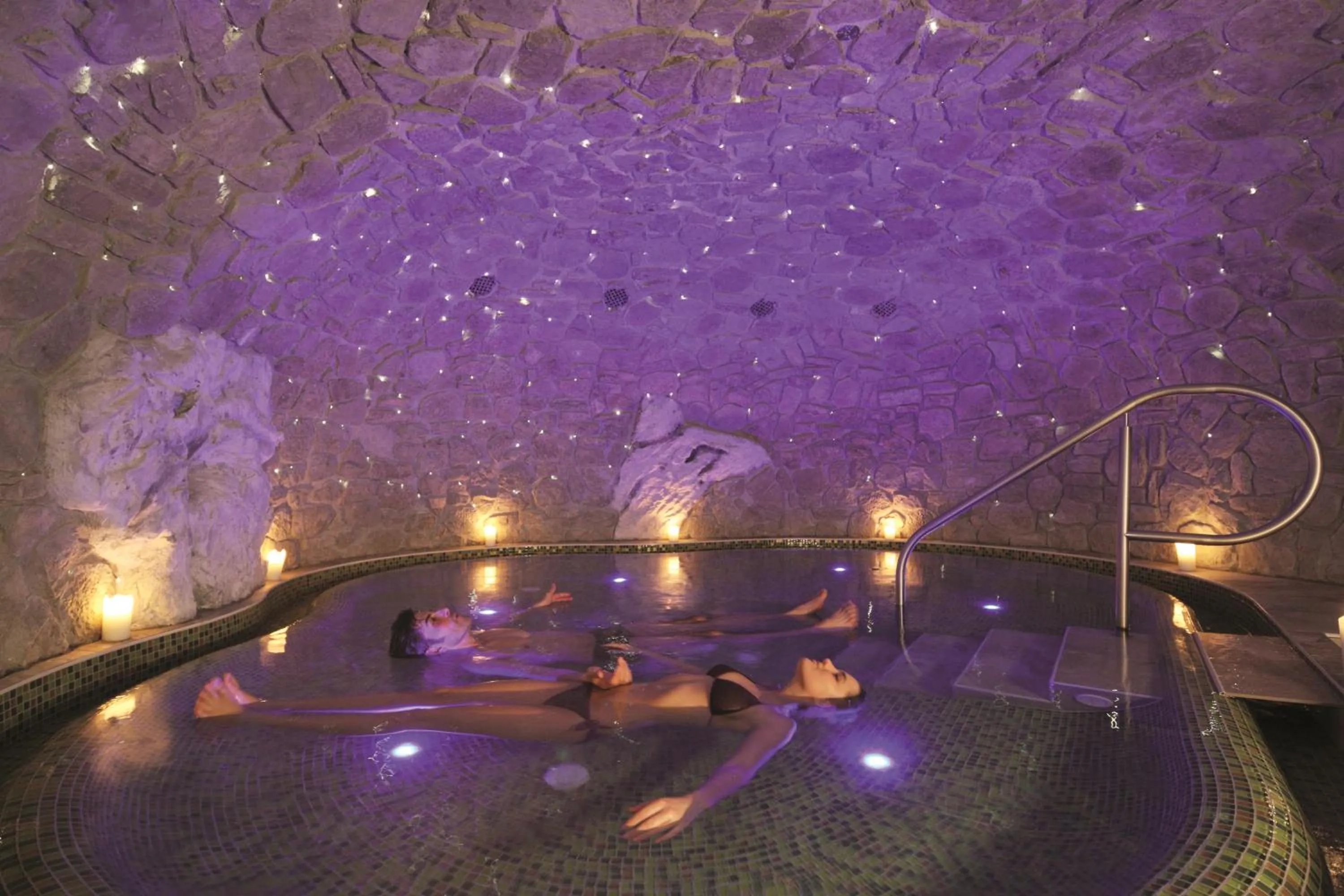 People in Verwöhnhotel Kristall