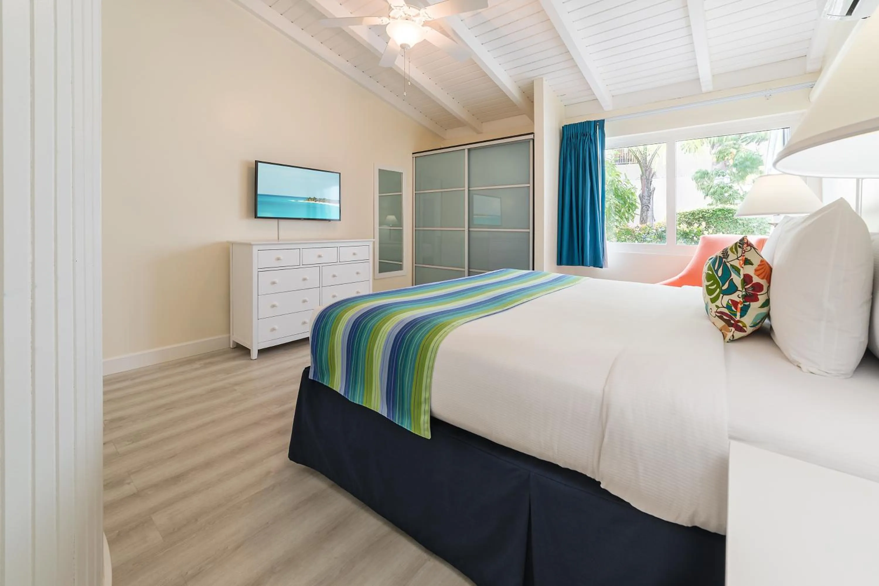 Bed in La Vista Resort