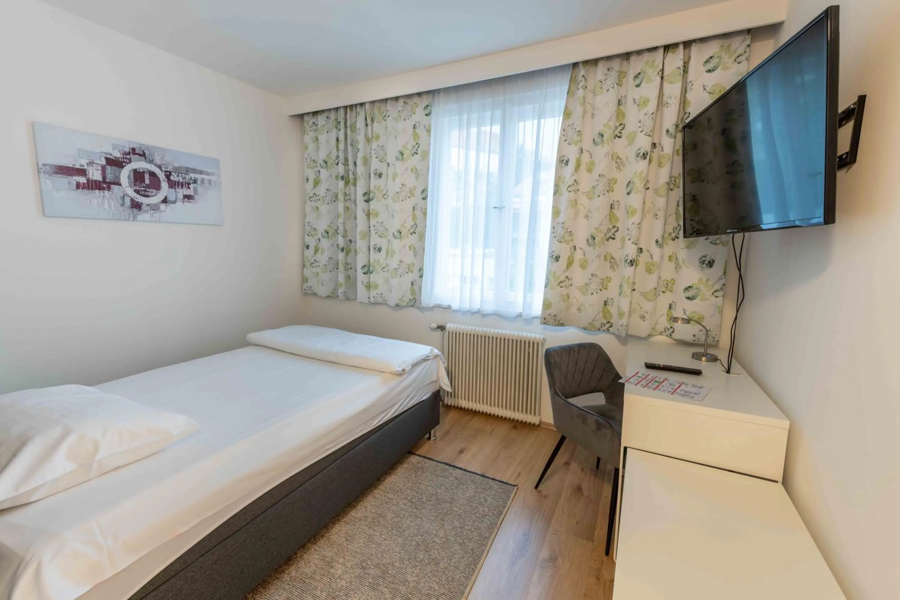 Photo of the whole room, Bed in Hotel Anker