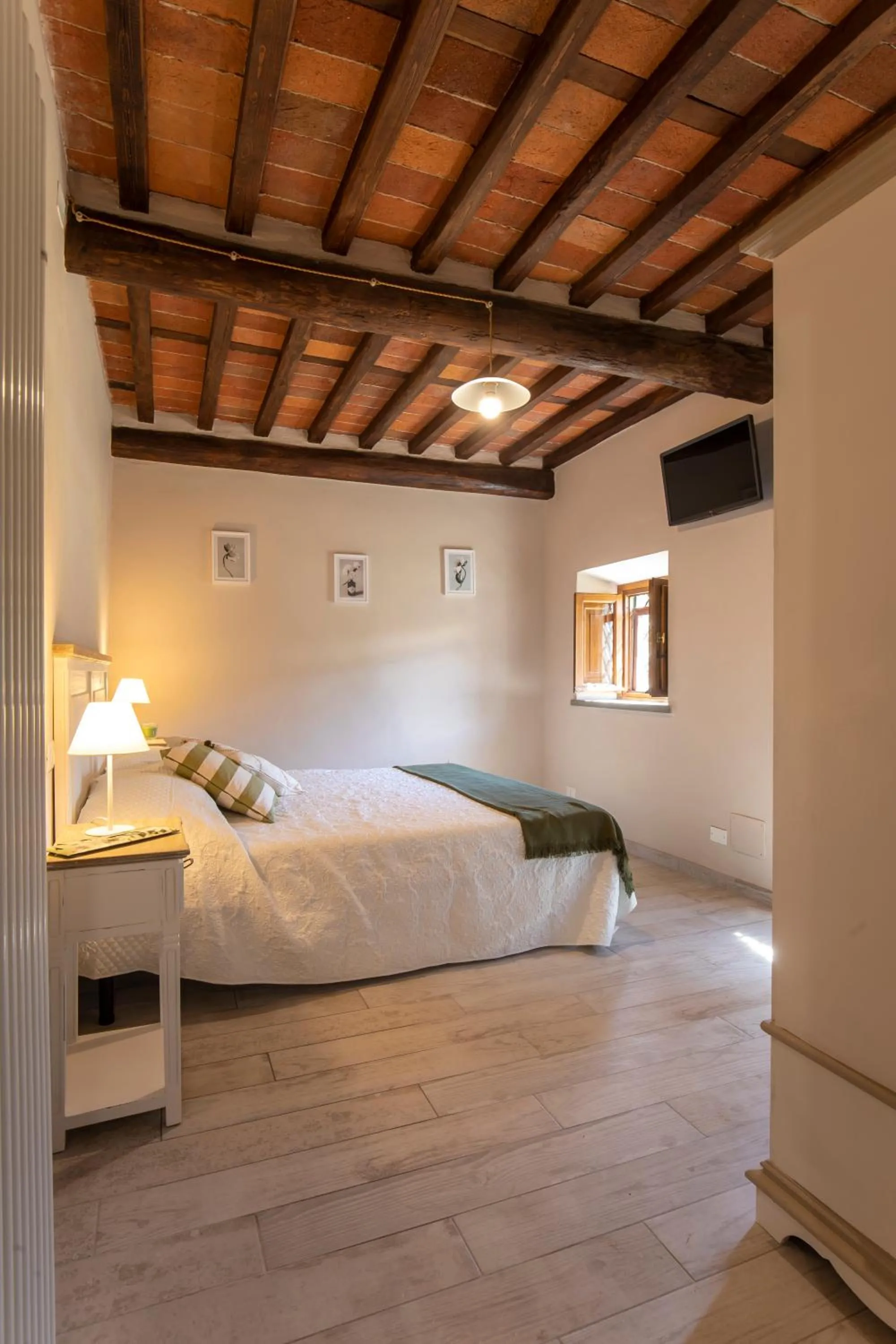 Bed in Garden Relays Villa Rosy