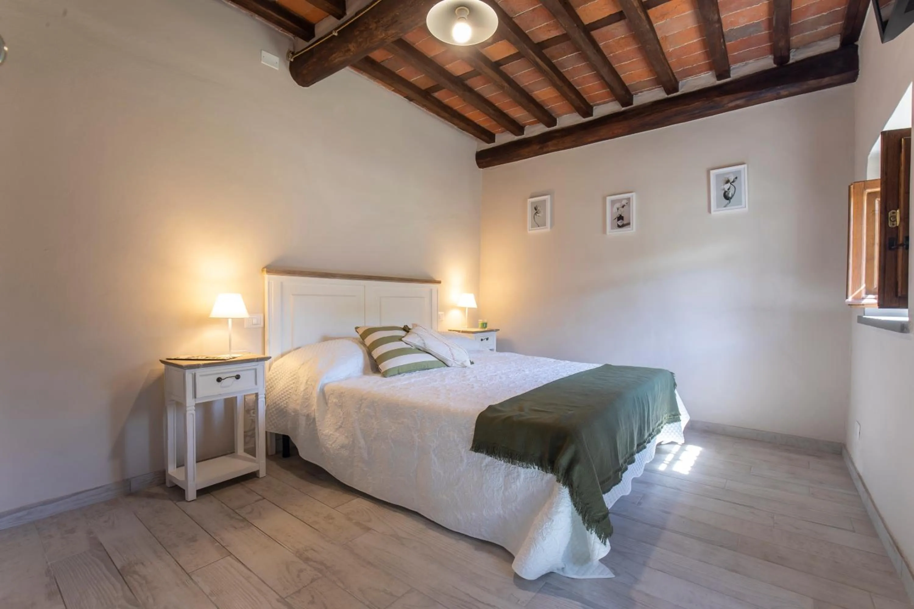 Bed in Garden Relays Villa Rosy