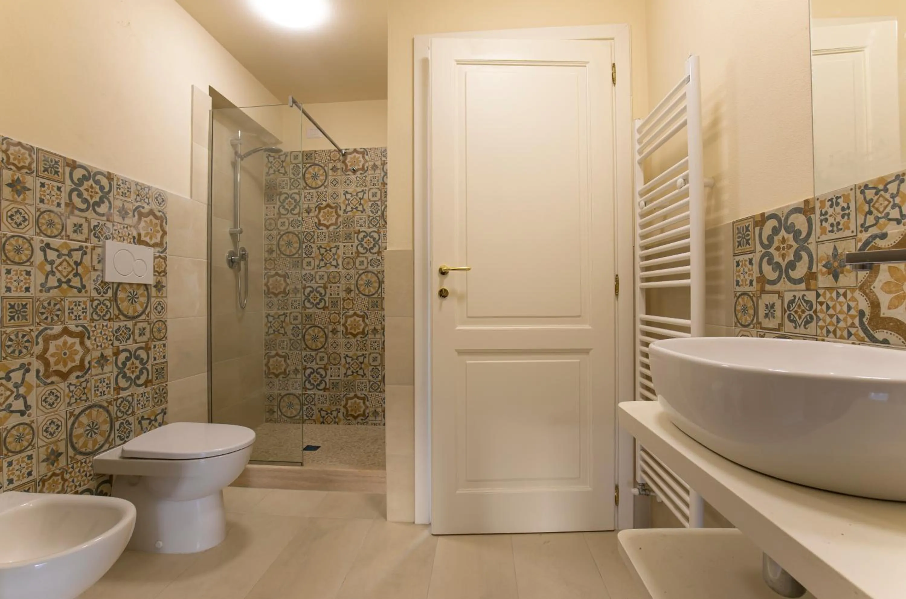 Bathroom in Garden Relays Villa Rosy