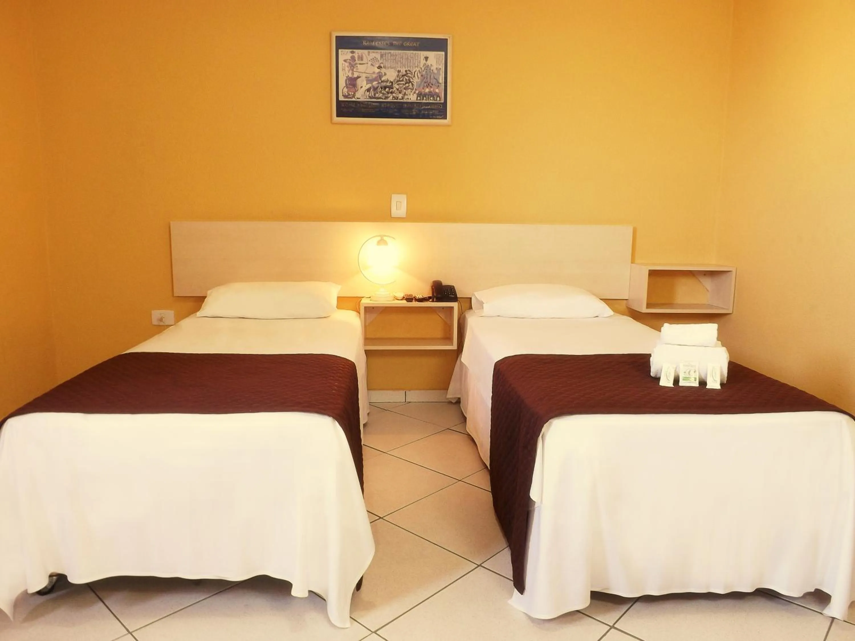 Bed in Londres Royal Hotel