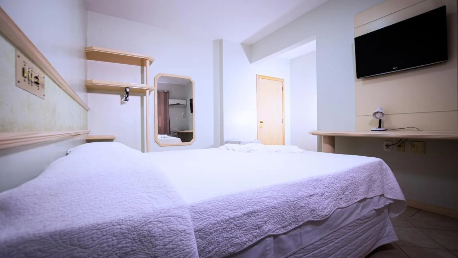 Super Deluxe - single occupancy in Hotel Center