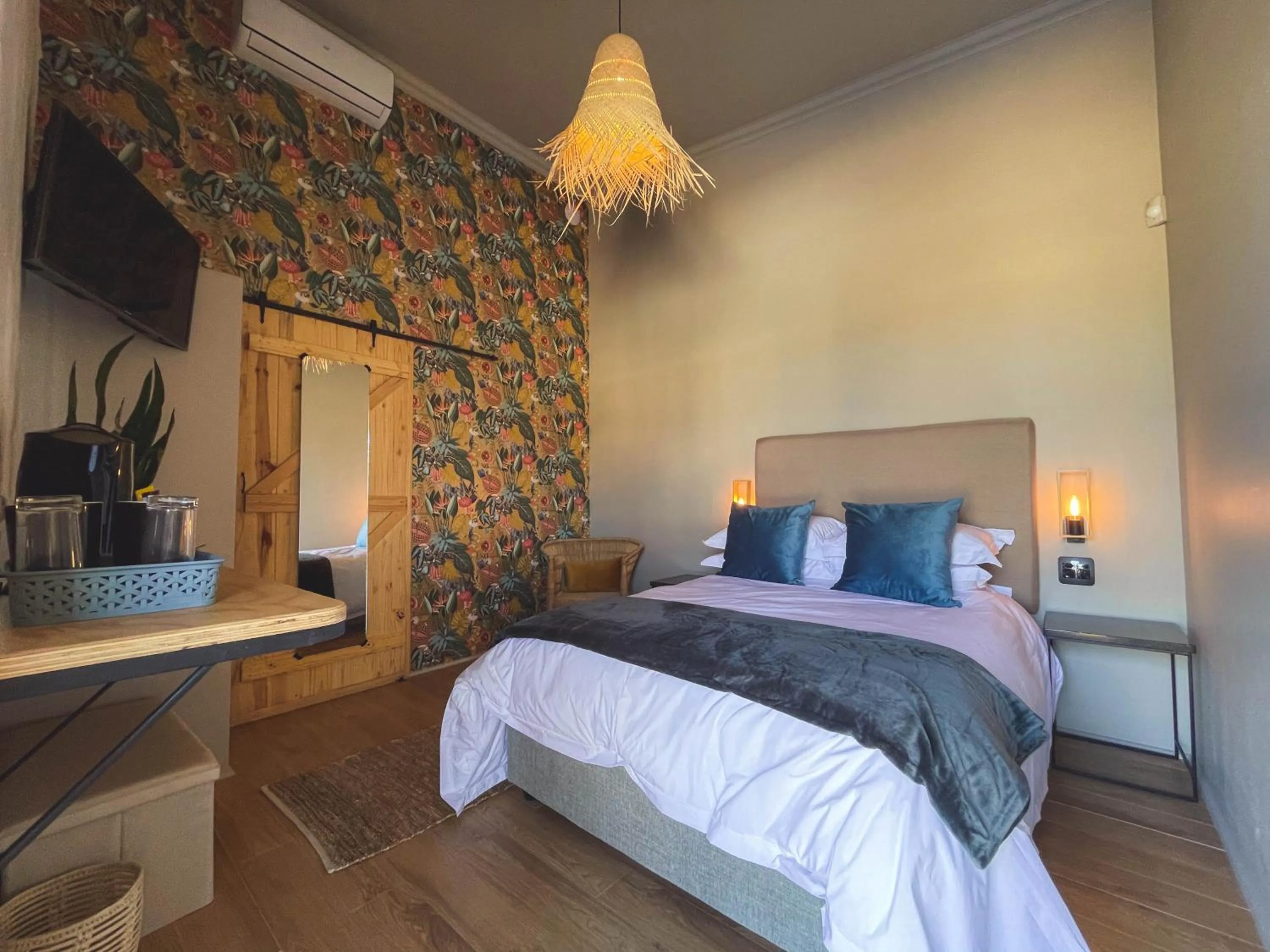  Double Room - Balcony Sea View 9 in Le Bezz Guesthouse