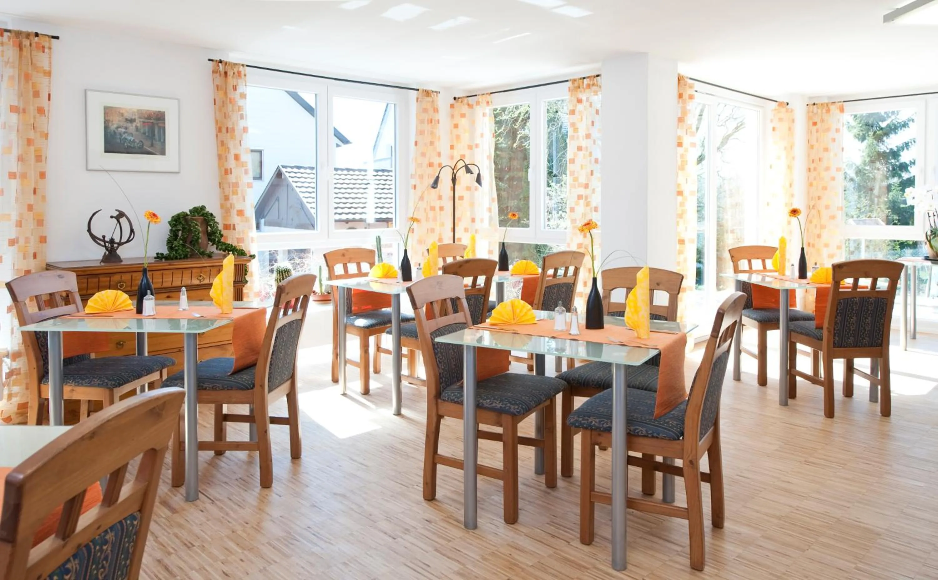 Restaurant/places to eat in Hotel Merlin