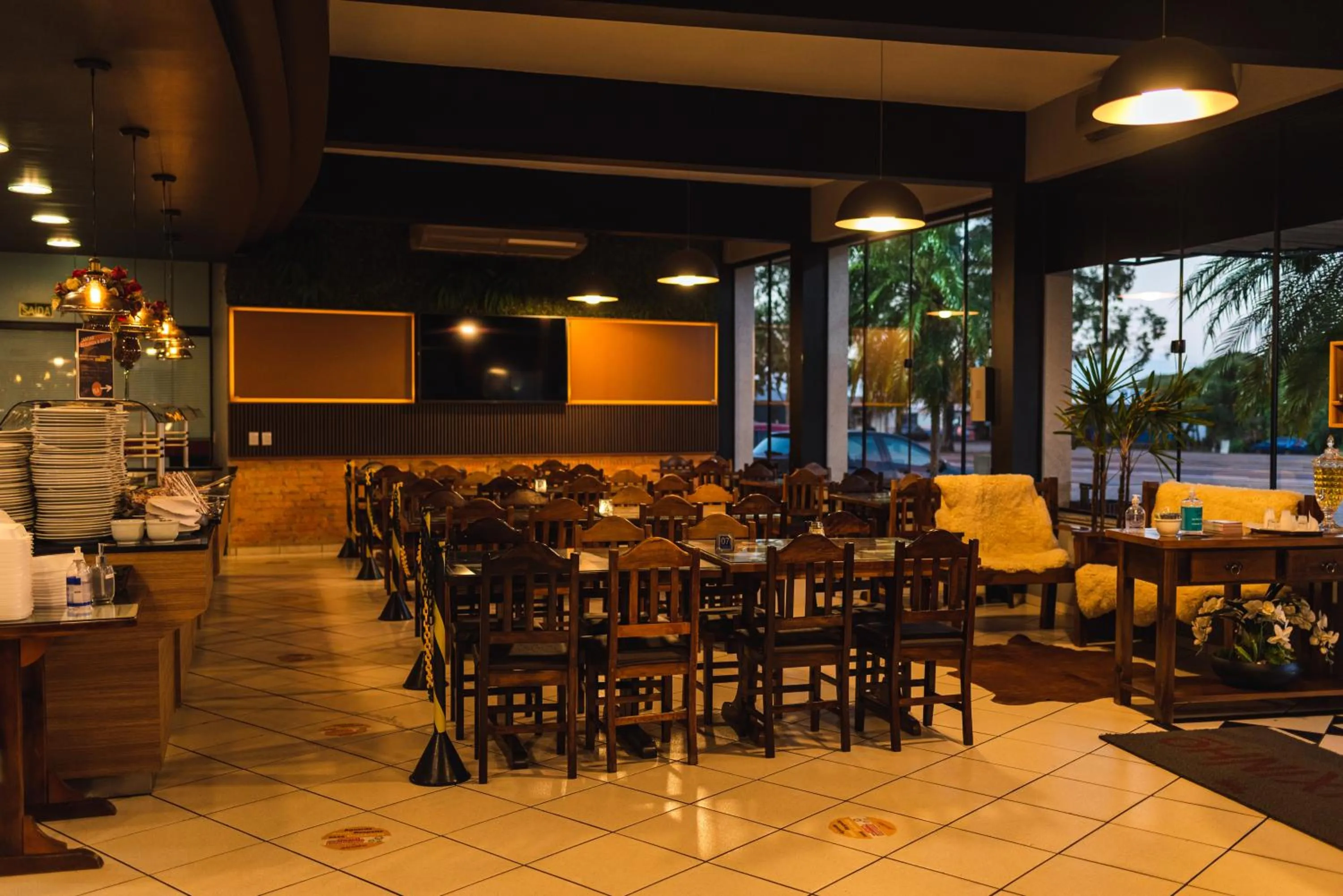 Restaurant/places to eat in Treville Hotel