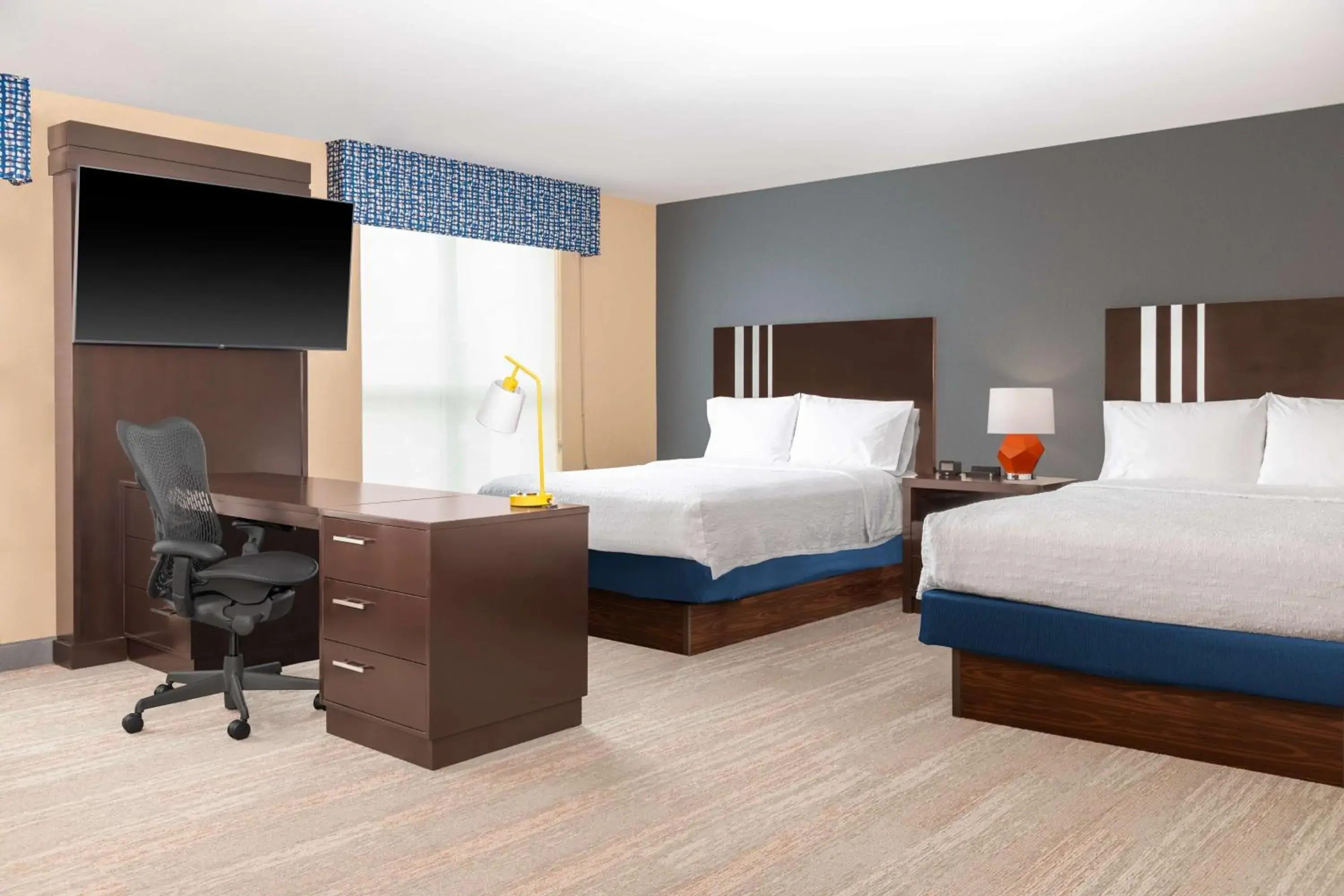 Bedroom, Bed in Hampton Inn & Suites Madison Downtown Bedroom, Bed in Hampton Inn & Suites Madison Downtown