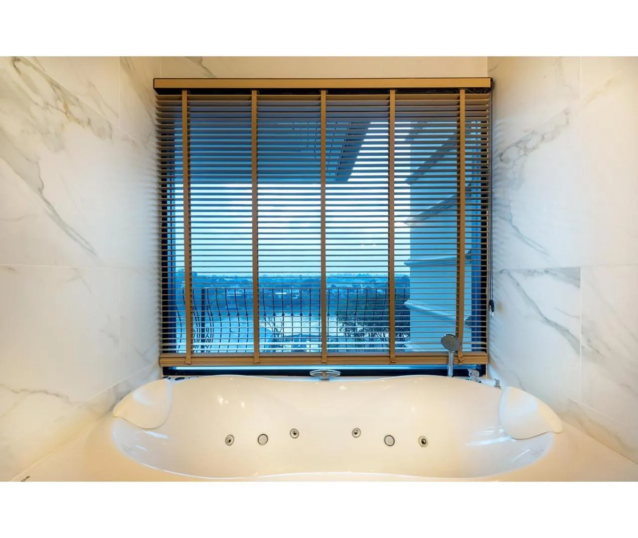 Bath in Nine River Hotel