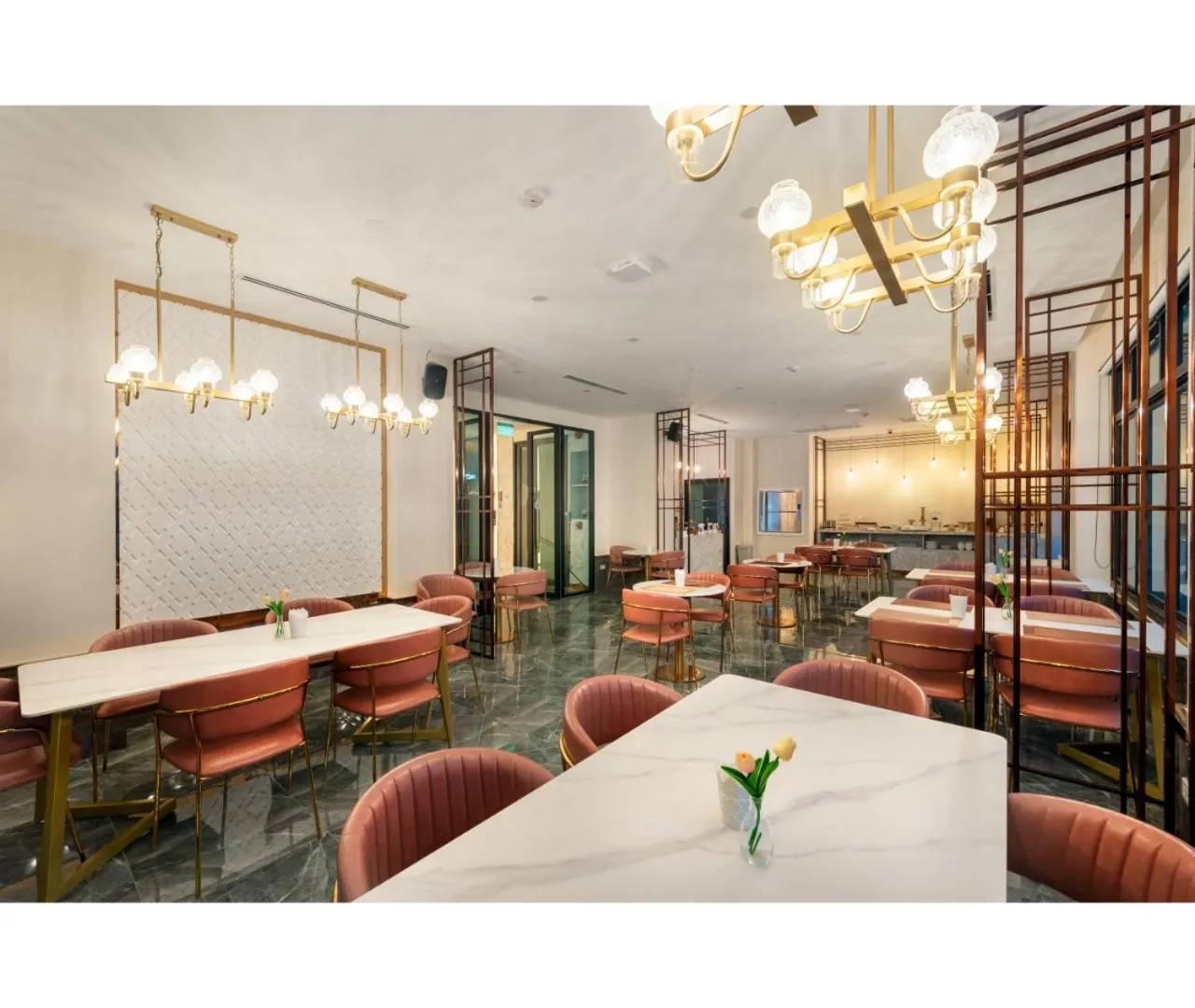 Restaurant/places to eat in Nine River Hotel