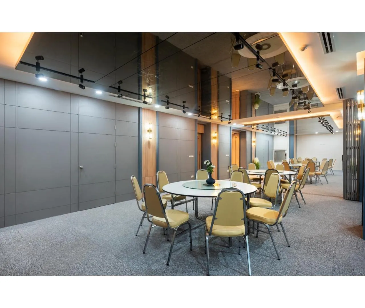 Meeting/conference room in Nine River Hotel