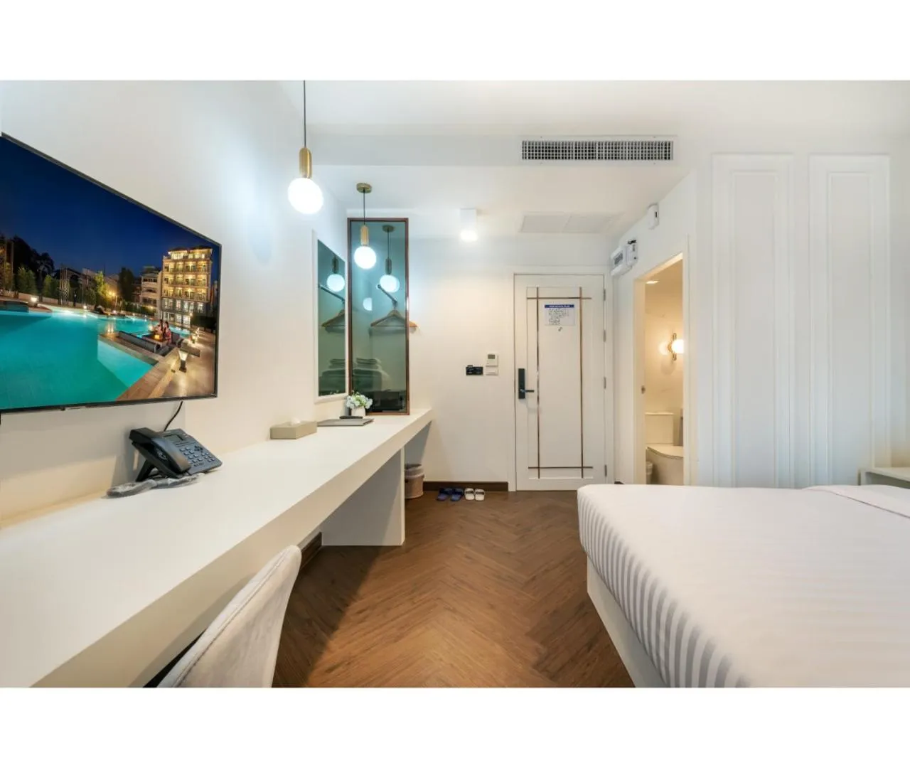 TV and multimedia, Bed in Nine River Hotel