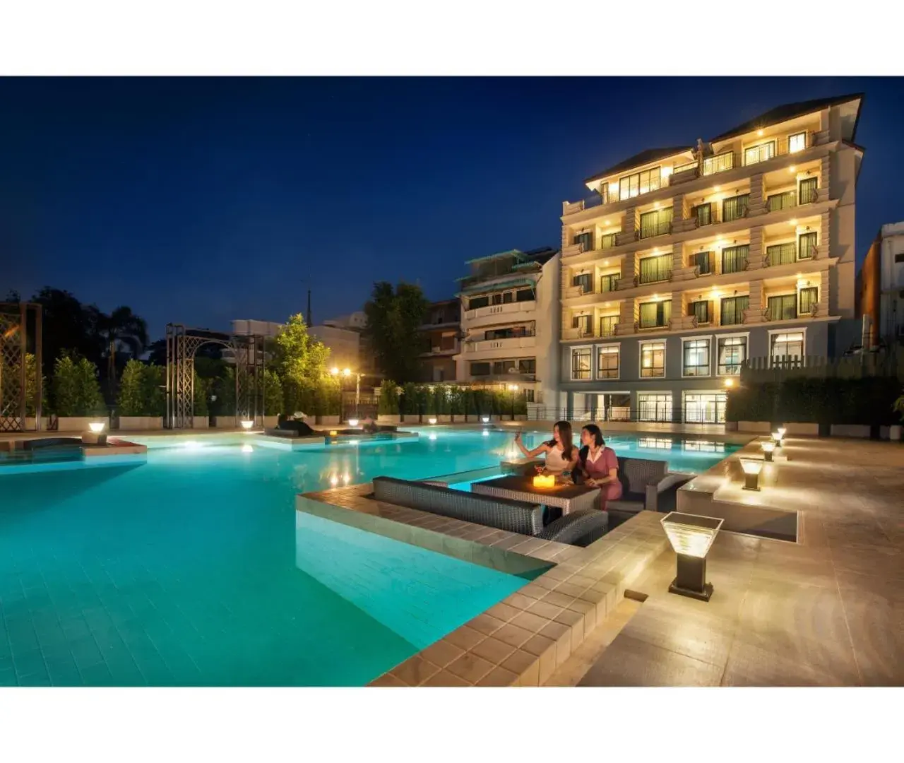 Swimming pool in Nine River Hotel Swimming pool in Nine River Hotel