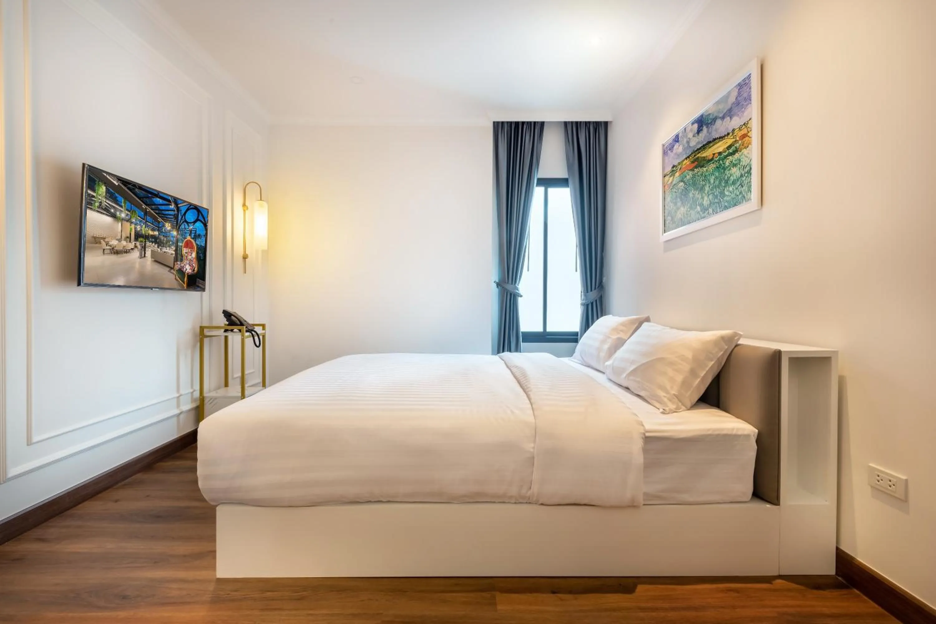 Photo of the whole room, Bed in Nine River Hotel