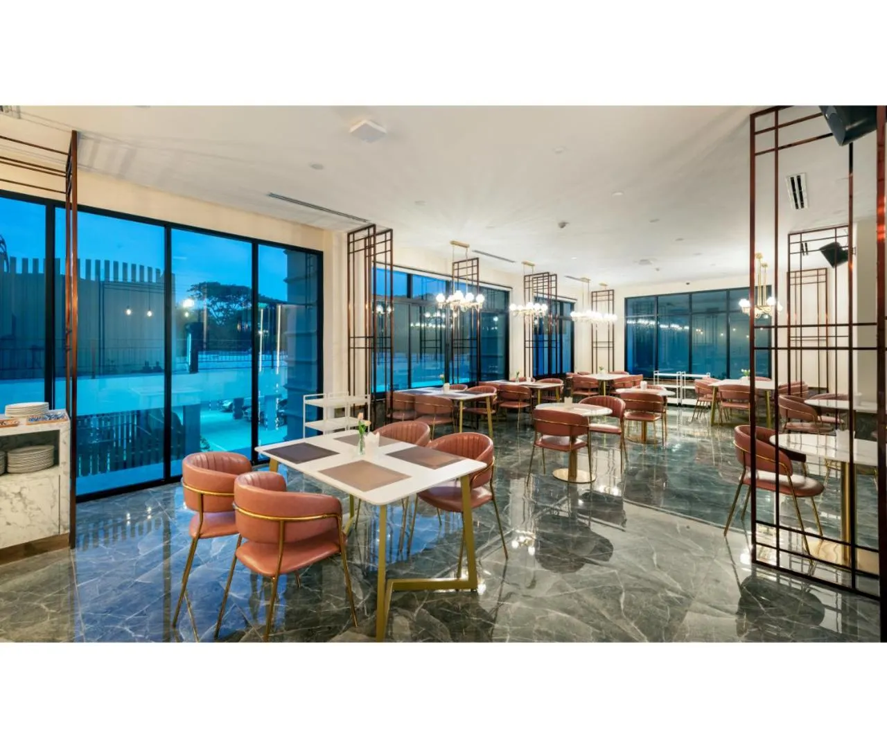 Restaurant/places to eat in Nine River Hotel