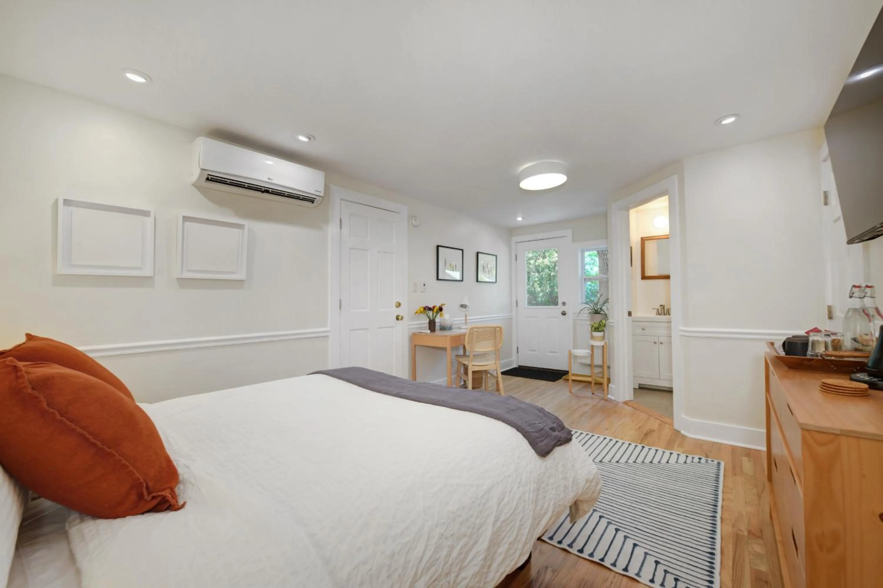 Bed in Boulder Guest House