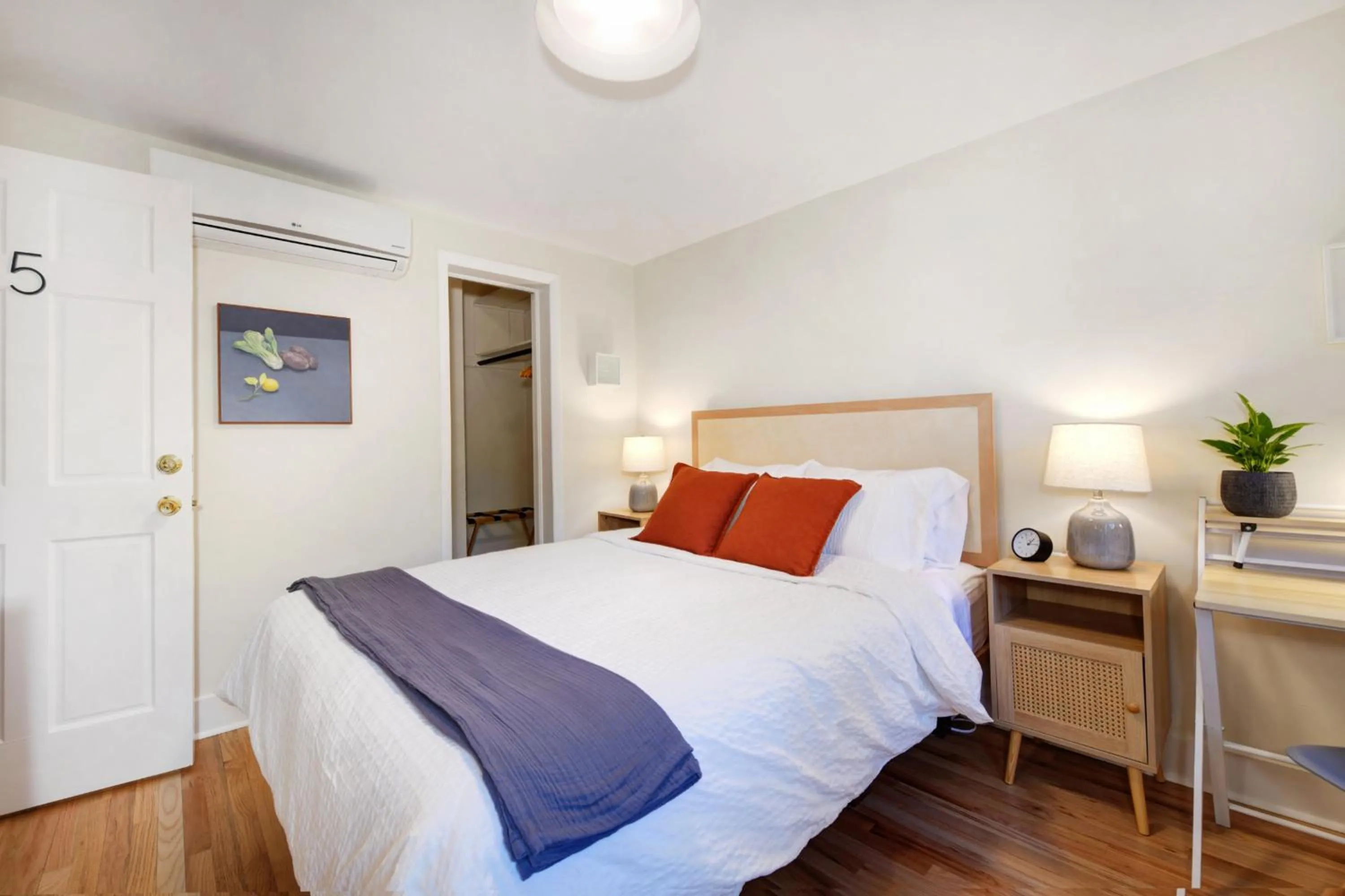 Bed in Boulder Guest House