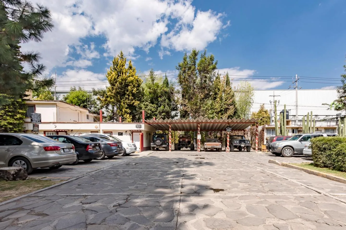 Ayenda Mesón del Río