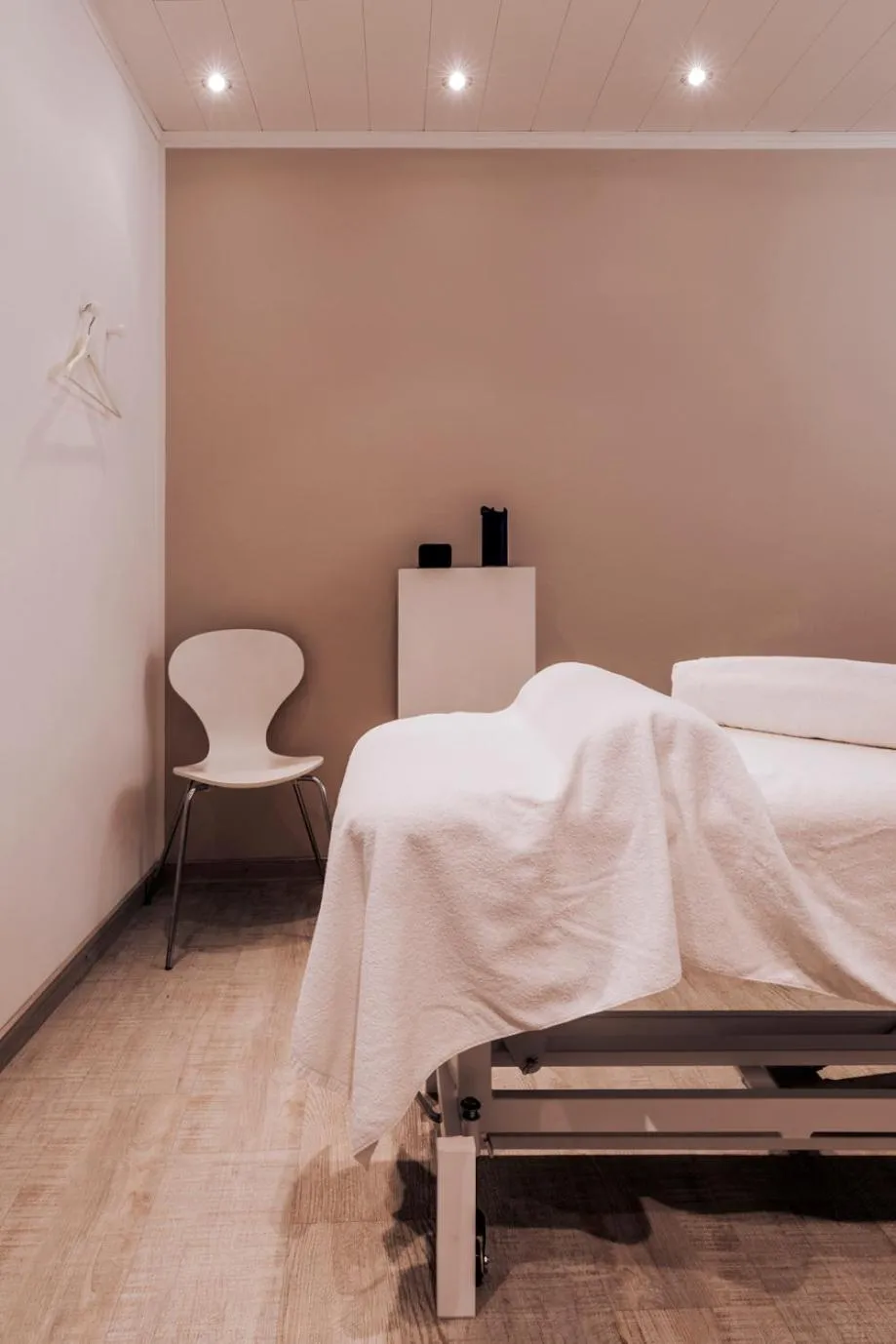 Massage, Bed in Hotel Altein Arosa, a Faern Collection Resort
