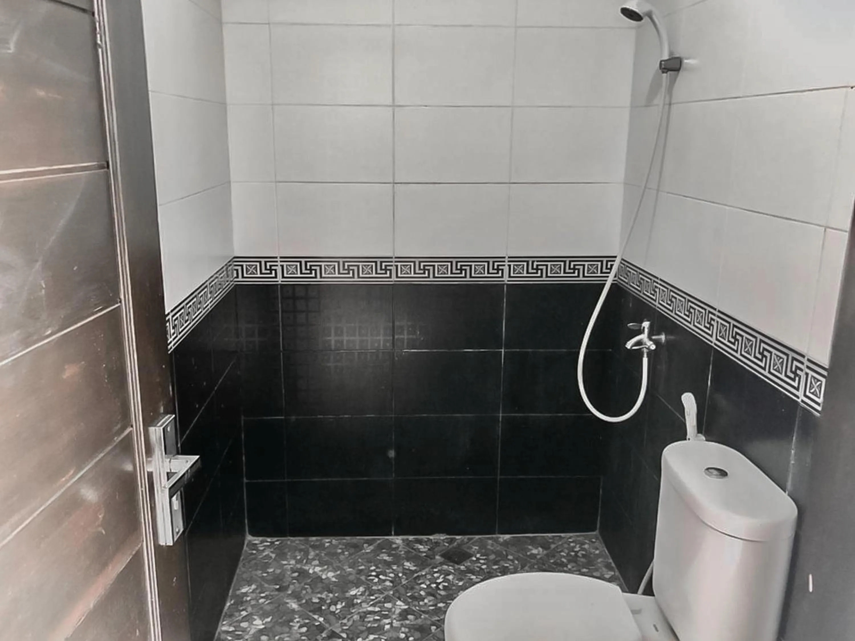 Bathroom in Tiara Guest House Samarinda RedPartner