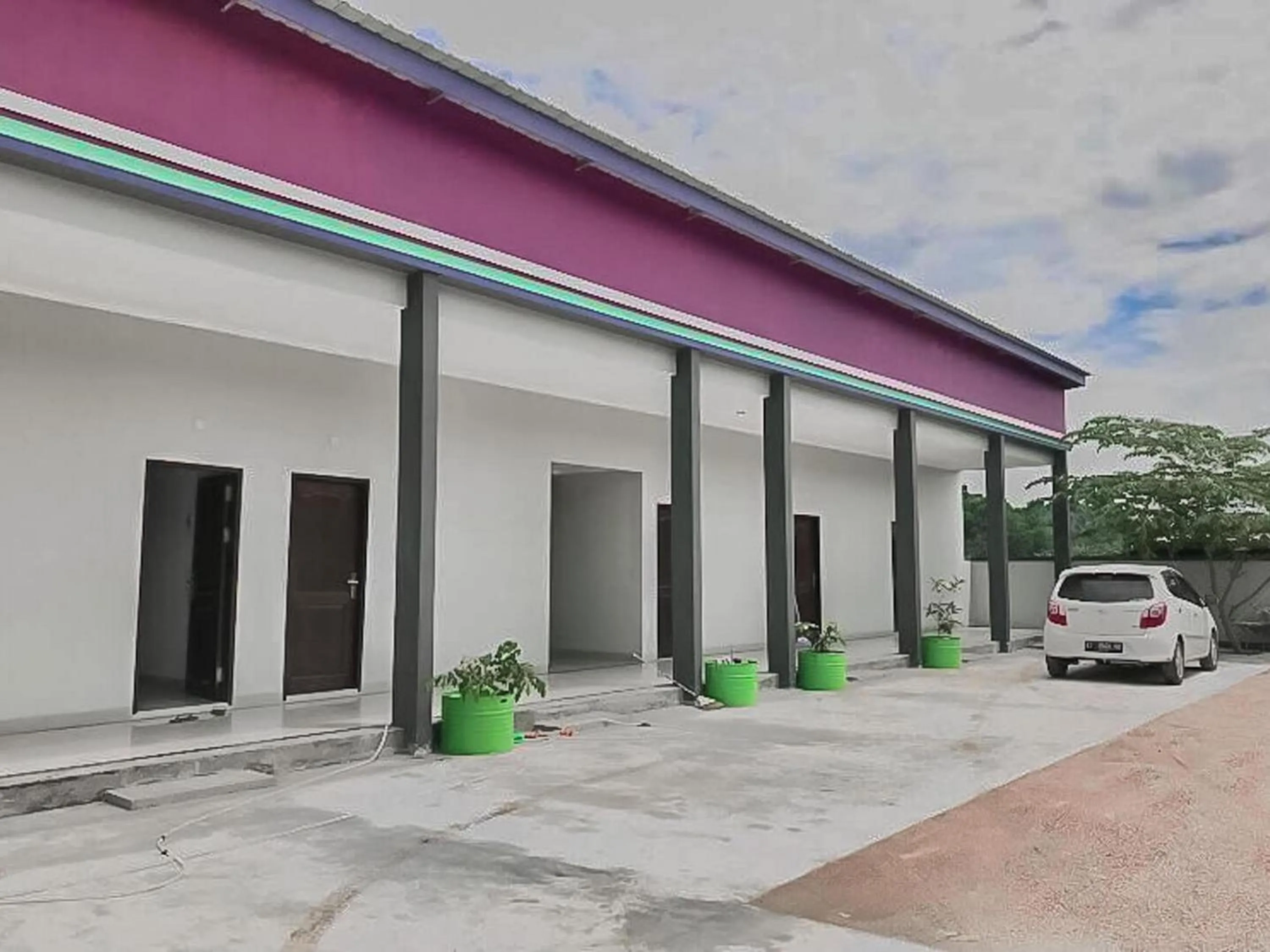 Facade/entrance in Tiara Guest House Samarinda RedPartner