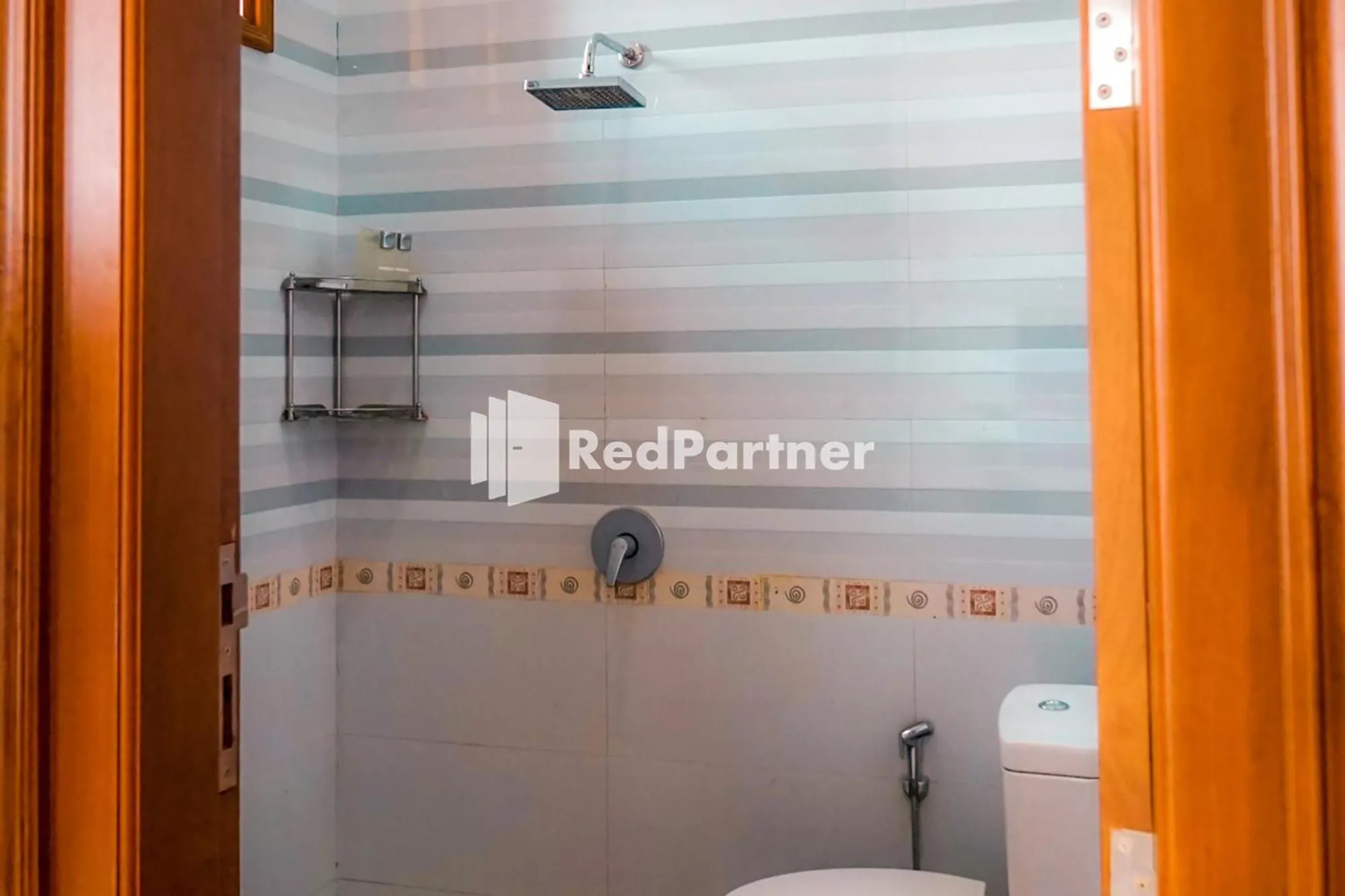 Bathroom in RedDoorz at Daffi Araya