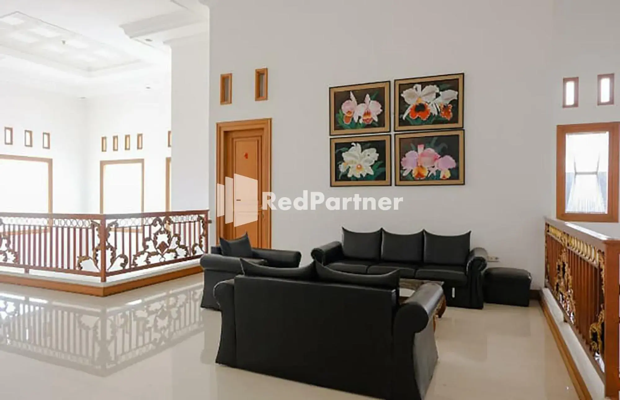 Seating area in RedDoorz at Daffi Araya Seating area in RedDoorz at Daffi Araya