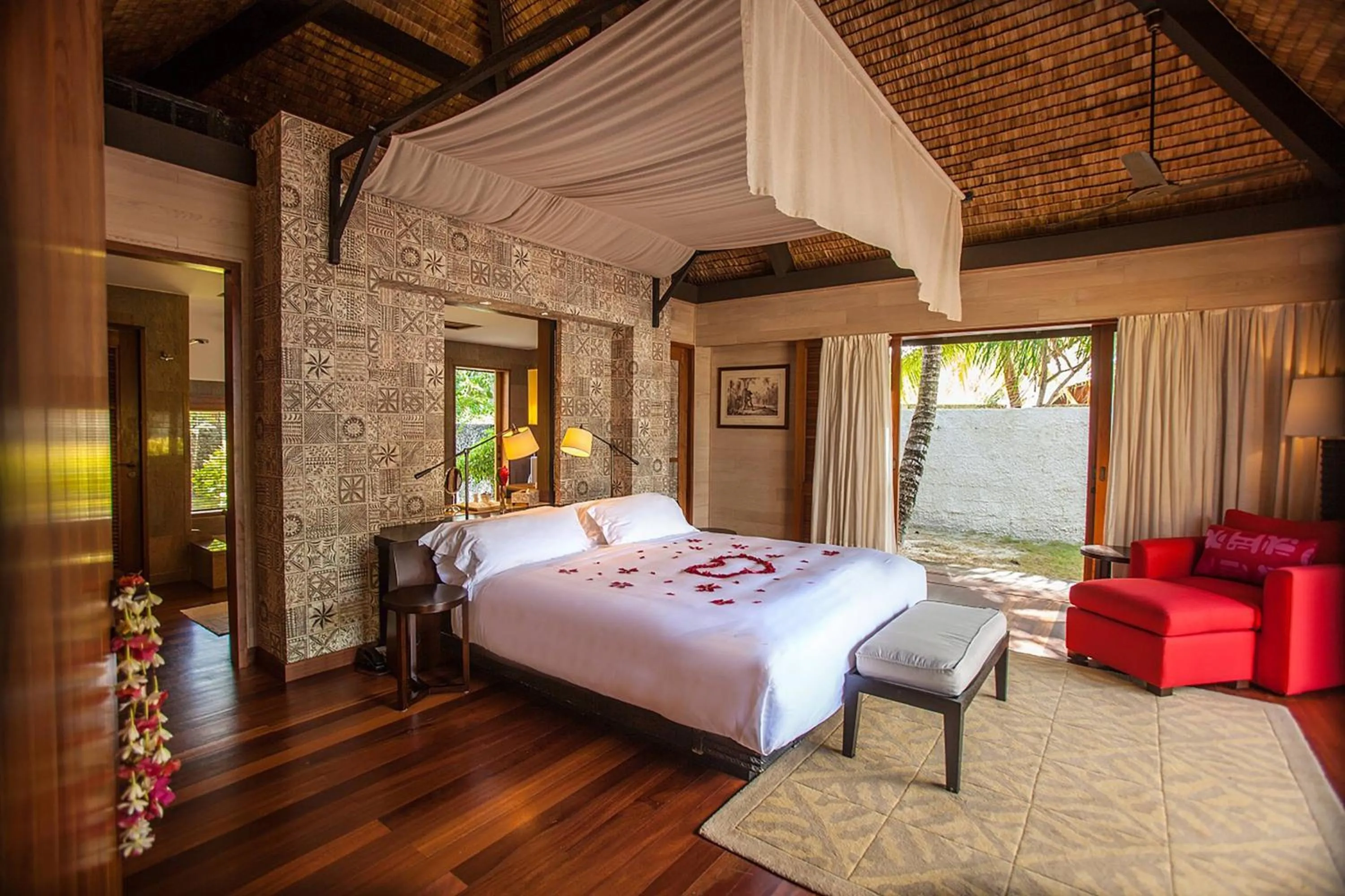 Swimming pool, Bed in The St. Regis Bora Bora Resort