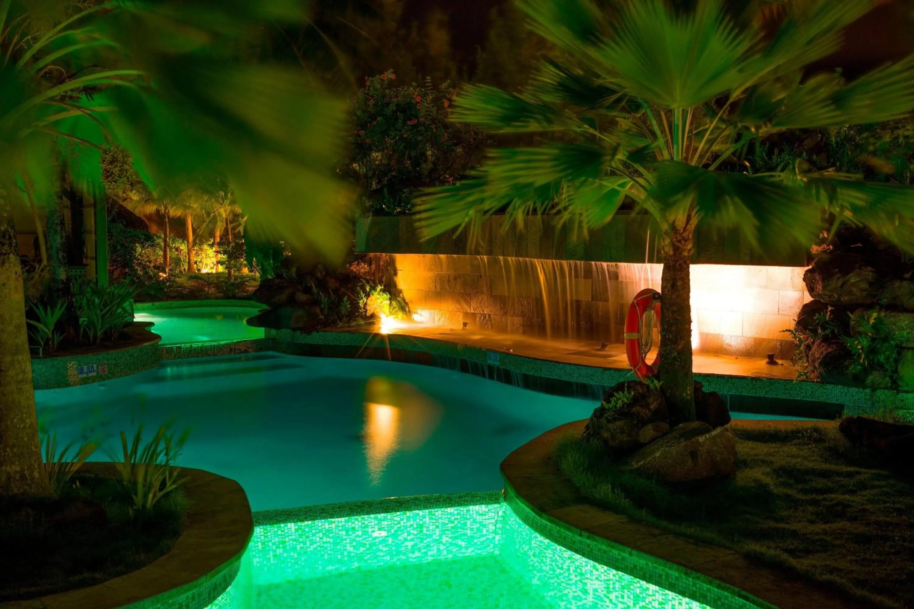 Swimming pool in The St. Regis Bora Bora Resort