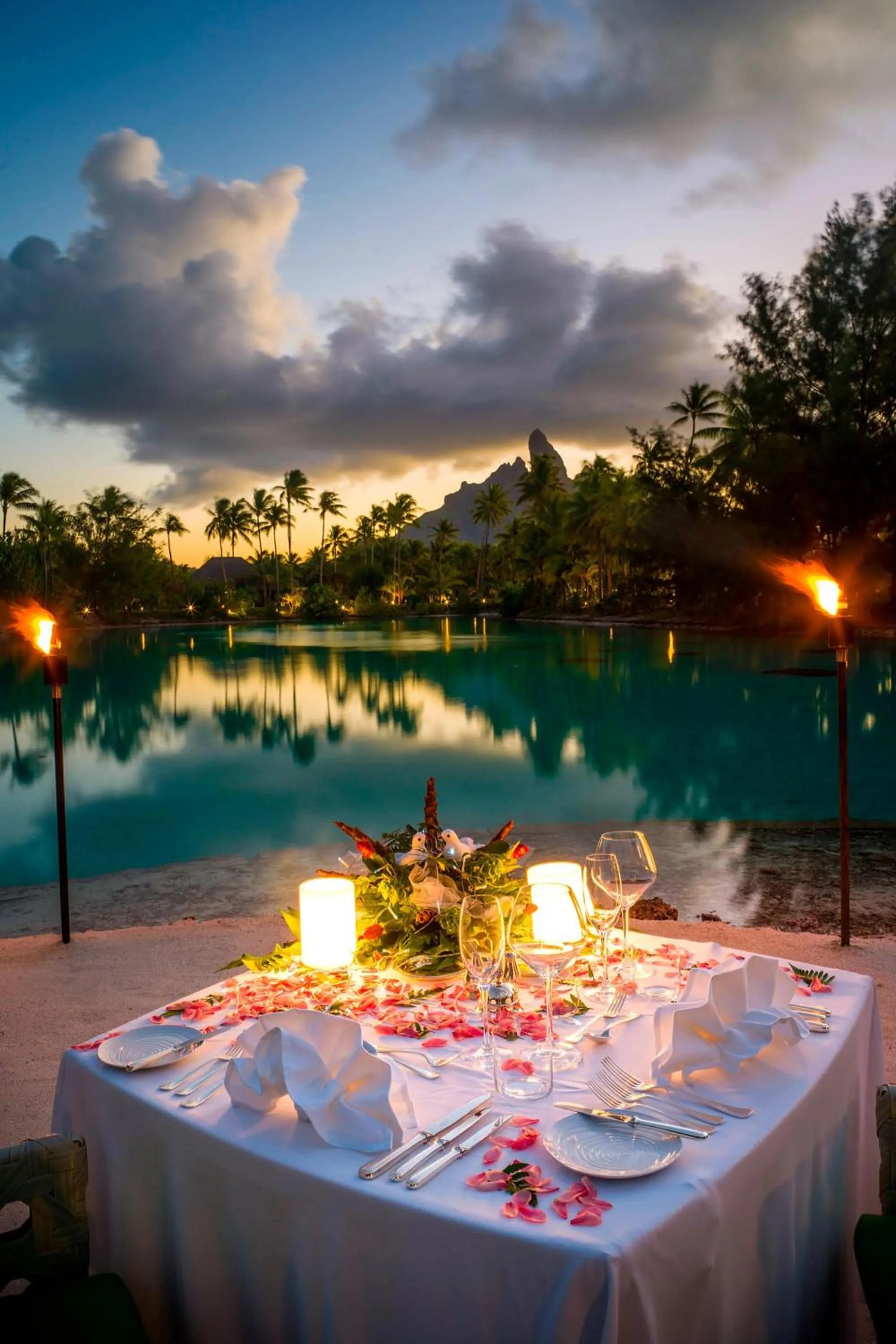 Restaurant/places to eat in The St. Regis Bora Bora Resort