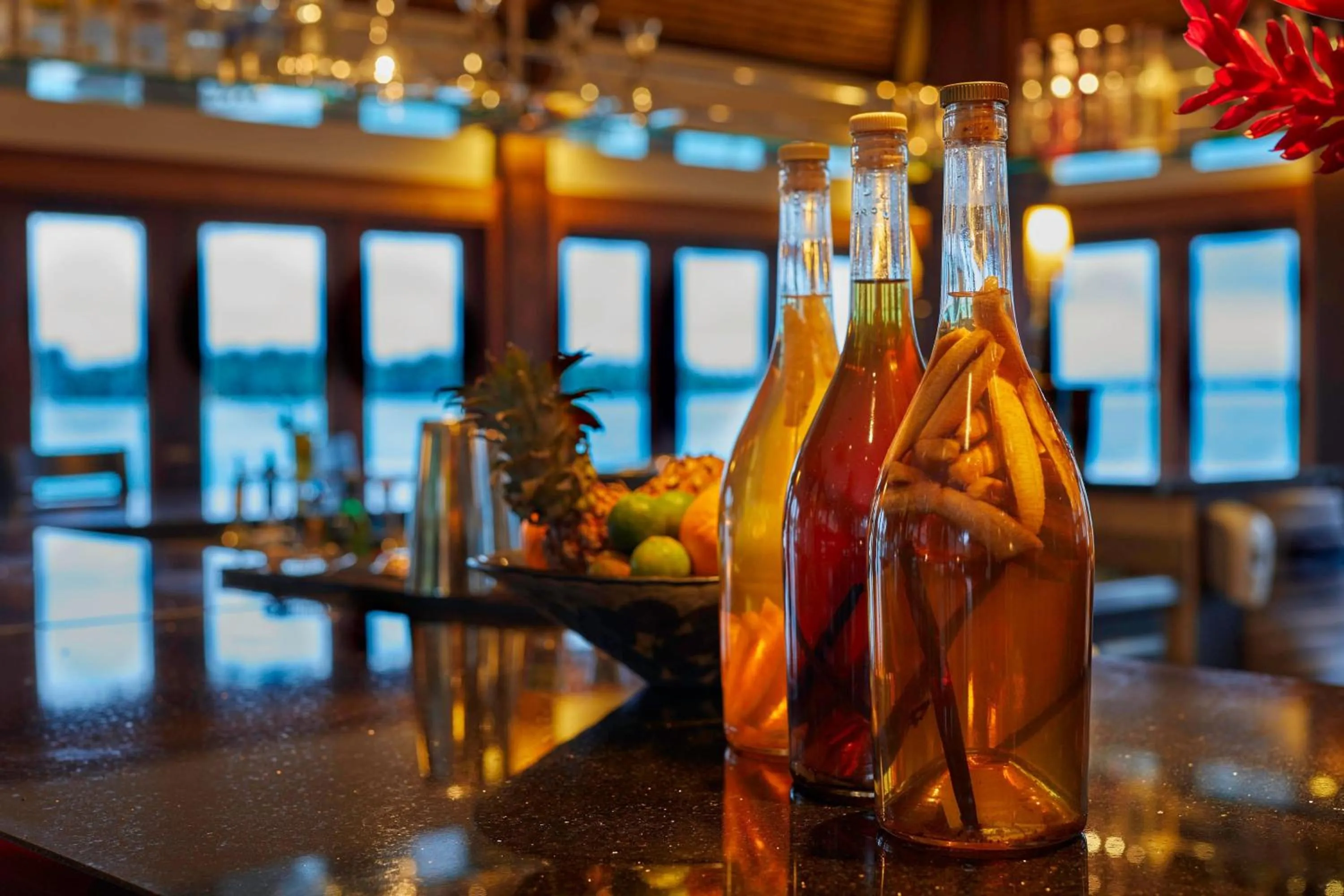 Lounge or bar in The St. Regis Bora Bora Resort