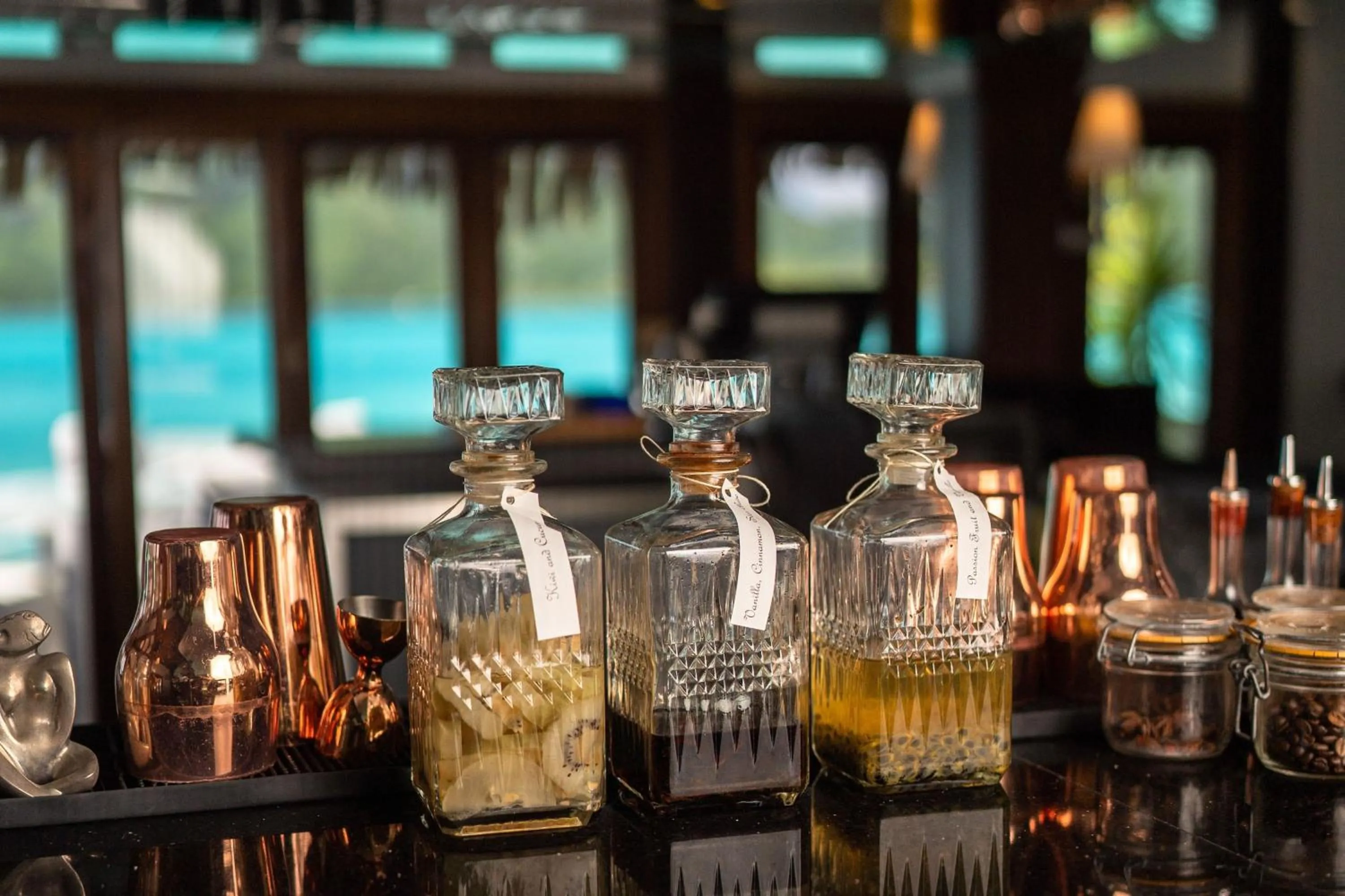 Lounge or bar in The St. Regis Bora Bora Resort