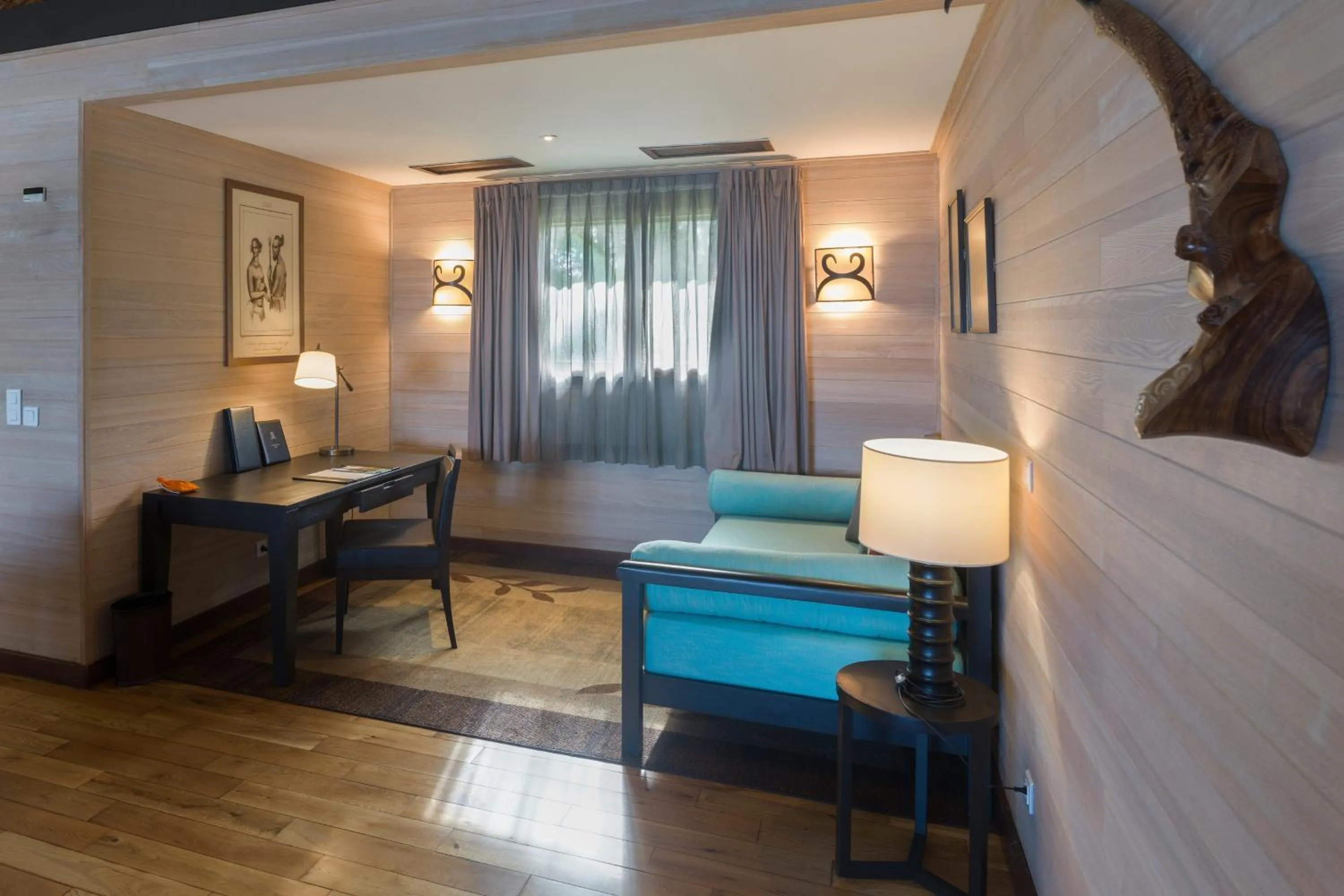 Swimming pool, Bed in The St. Regis Bora Bora Resort